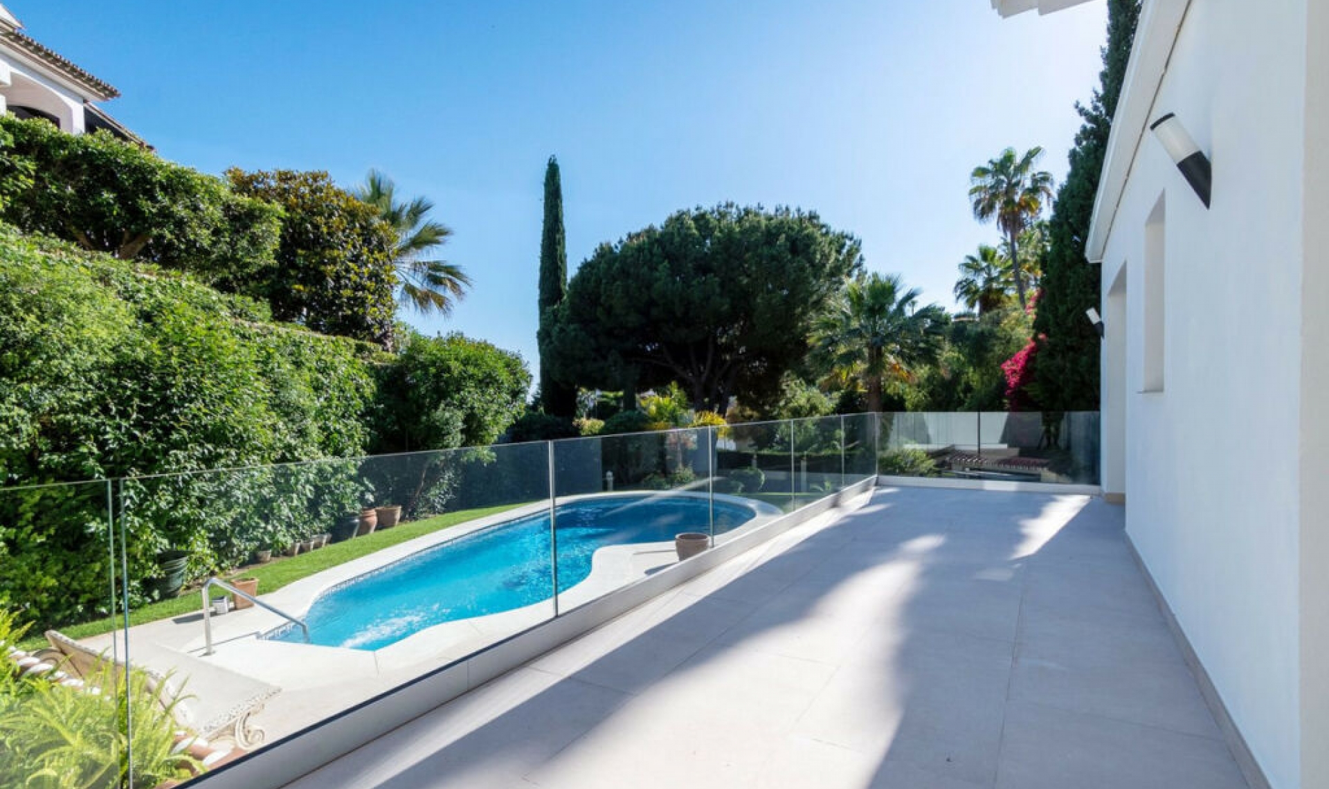 Resale - House -
Marbella