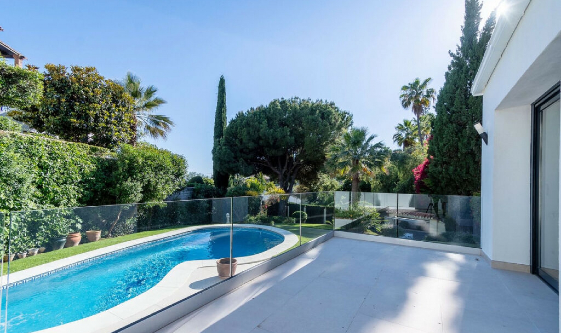 Resale - House -
Marbella