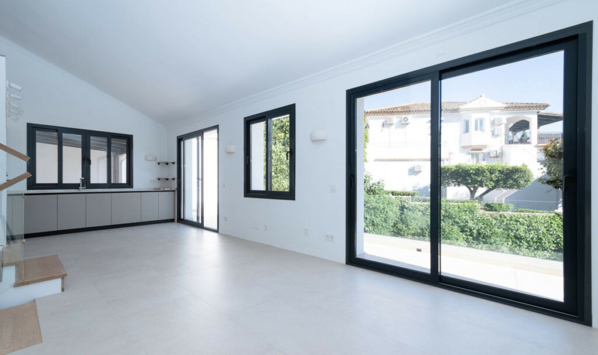 Resale - House -
Marbella