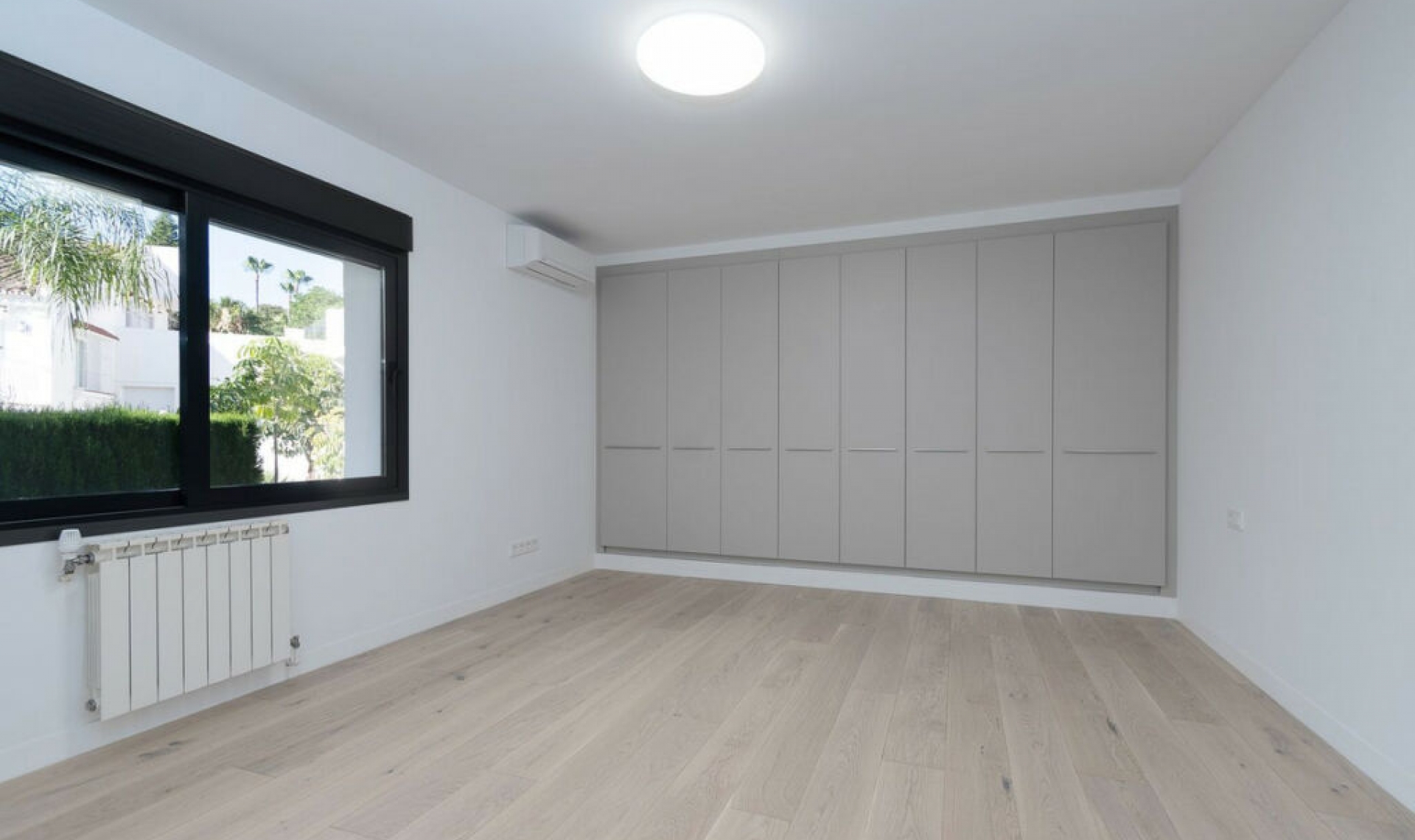 Resale - House -
Marbella