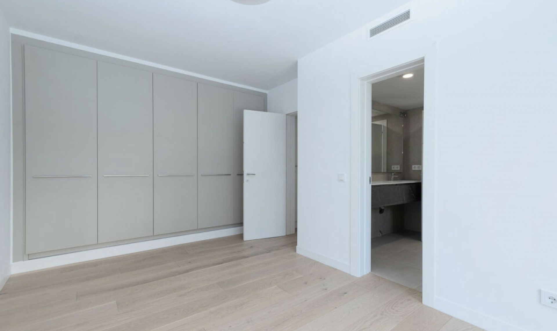 Resale - House -
Marbella