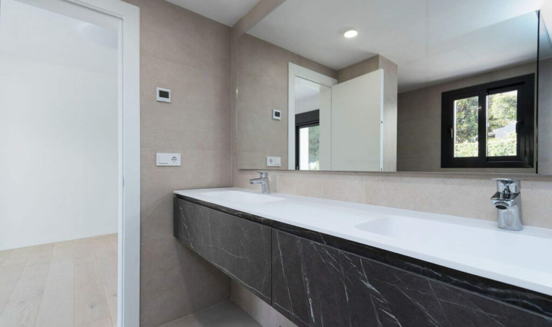 Resale - House -
Marbella