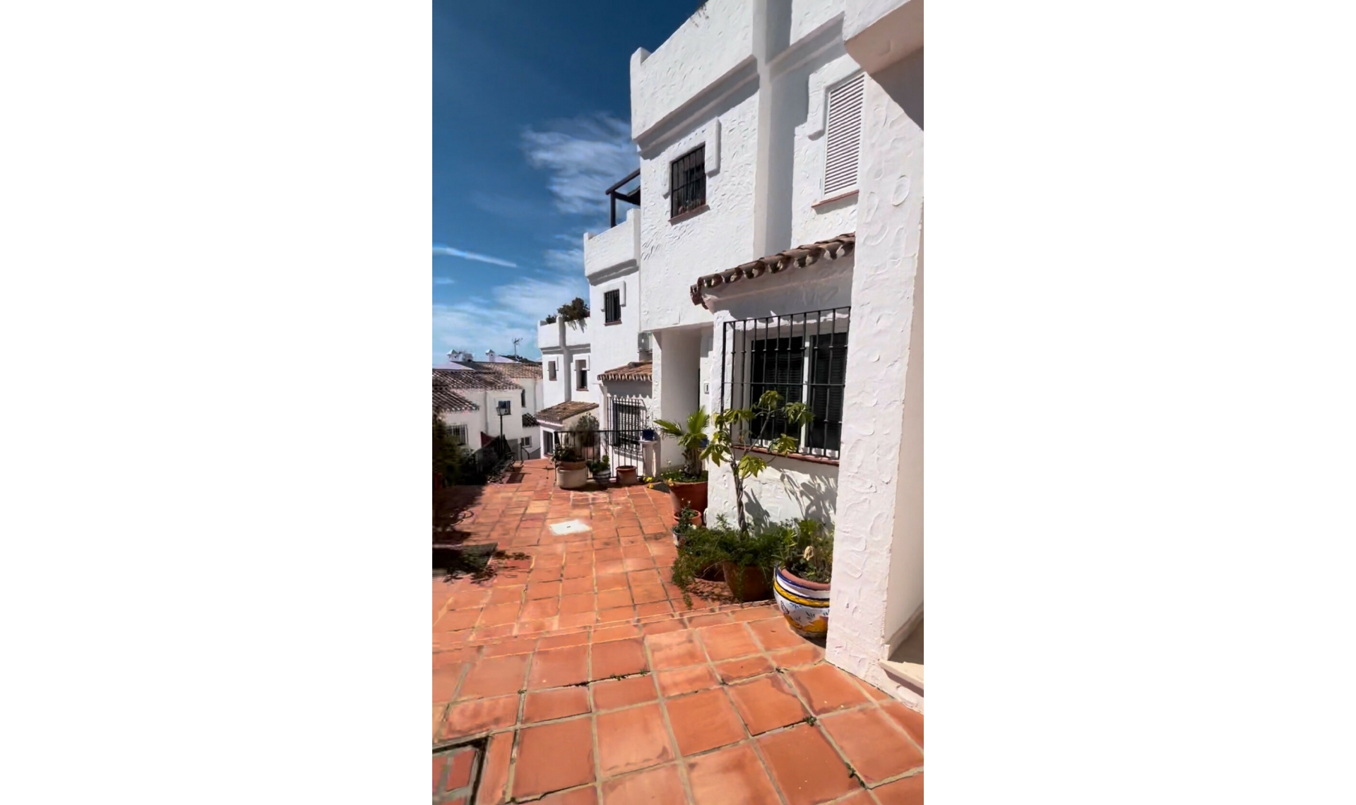 Resale - House -
Marbella
