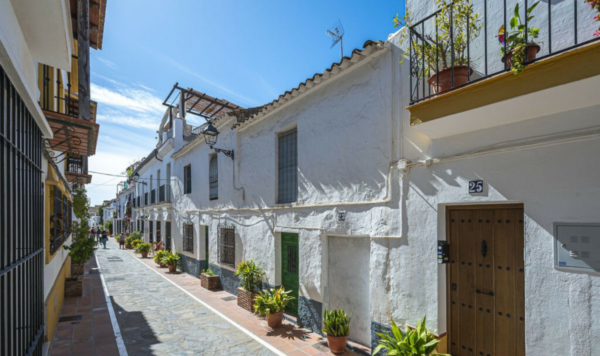 Resale - House -
Marbella