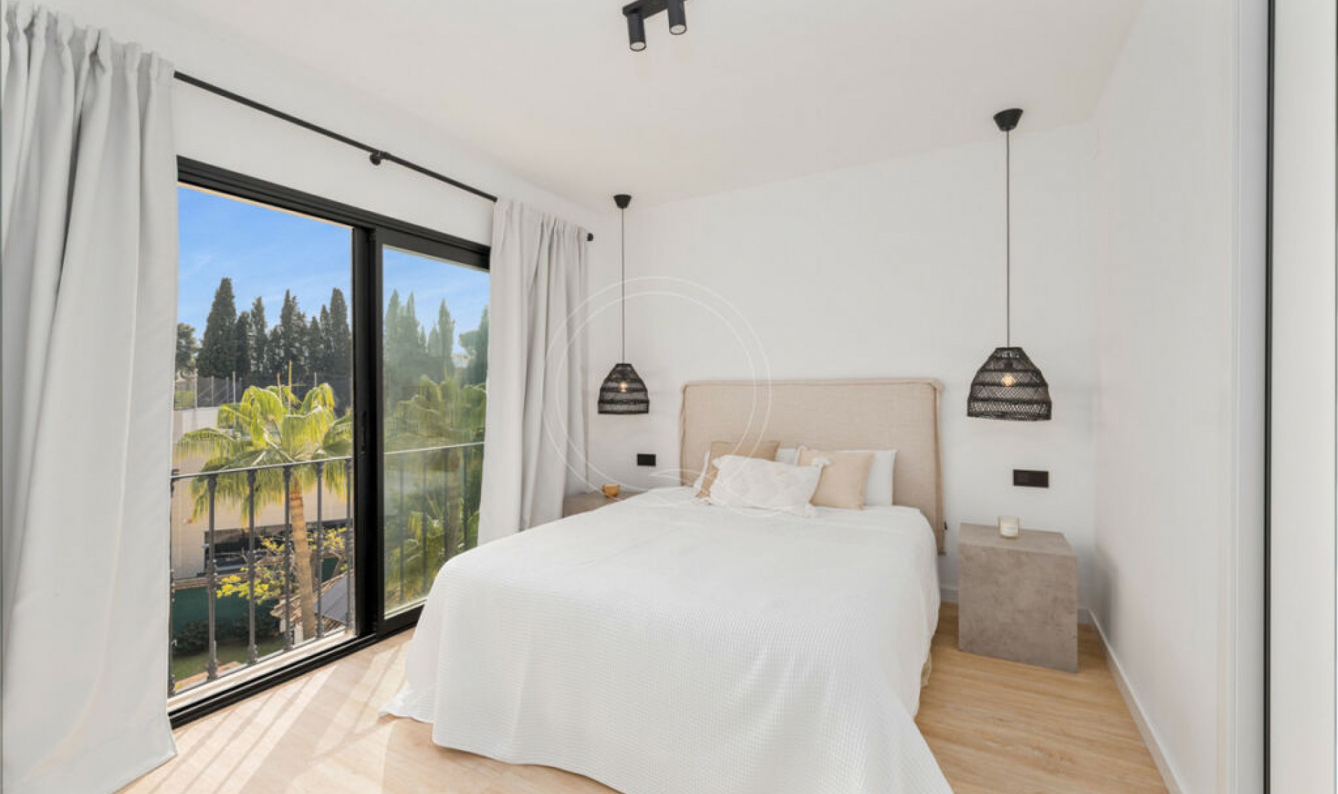 Resale - House -
Marbella