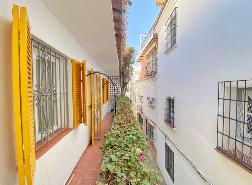Resale - House -
Marbella
