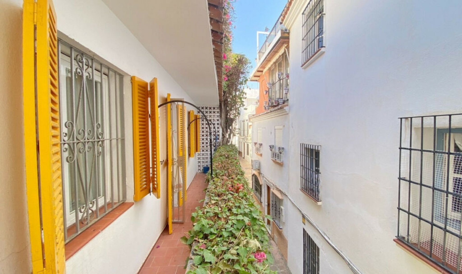 Resale - House -
Marbella