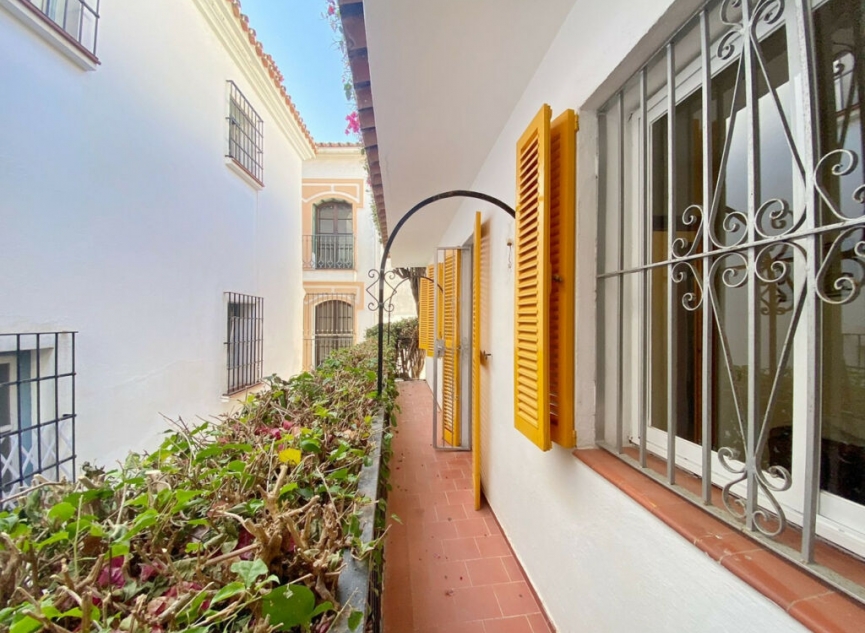 Resale - House -
Marbella