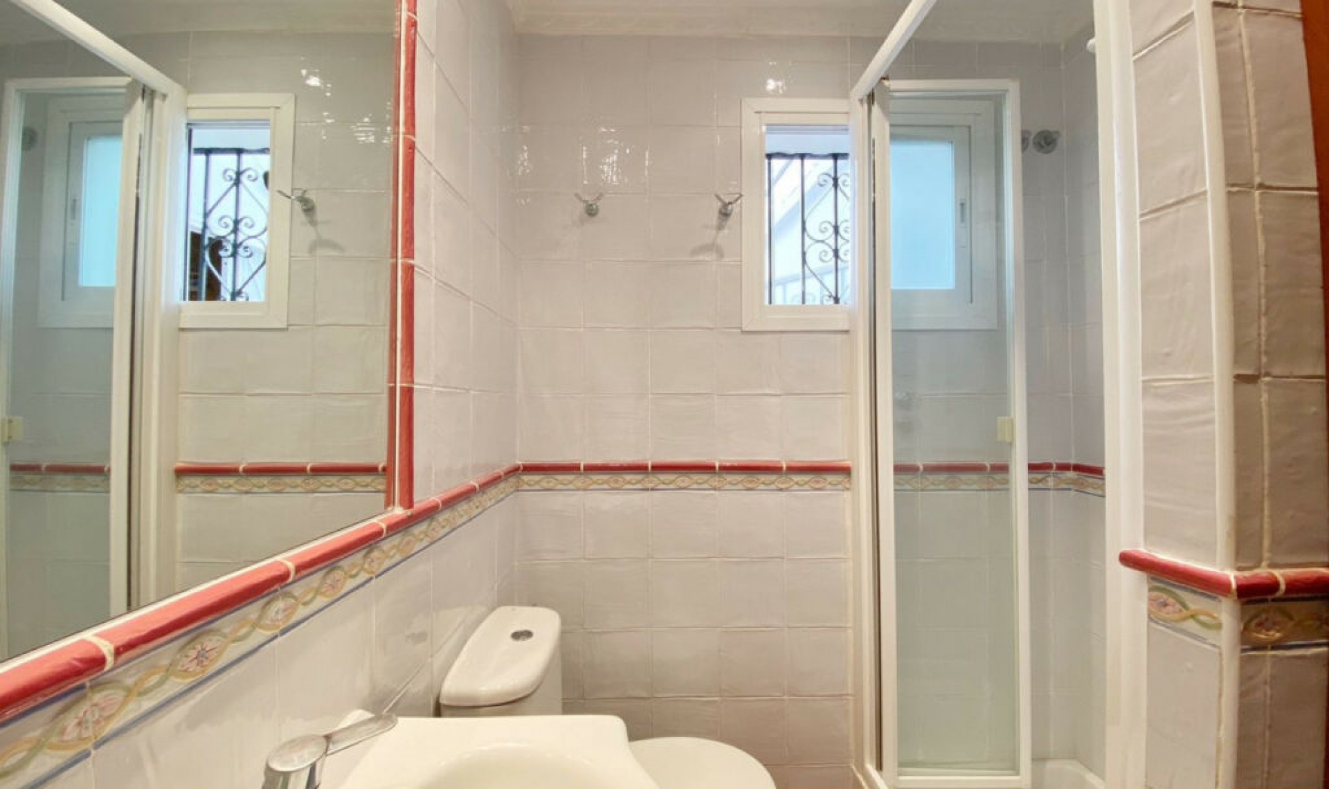 Resale - House -
Marbella