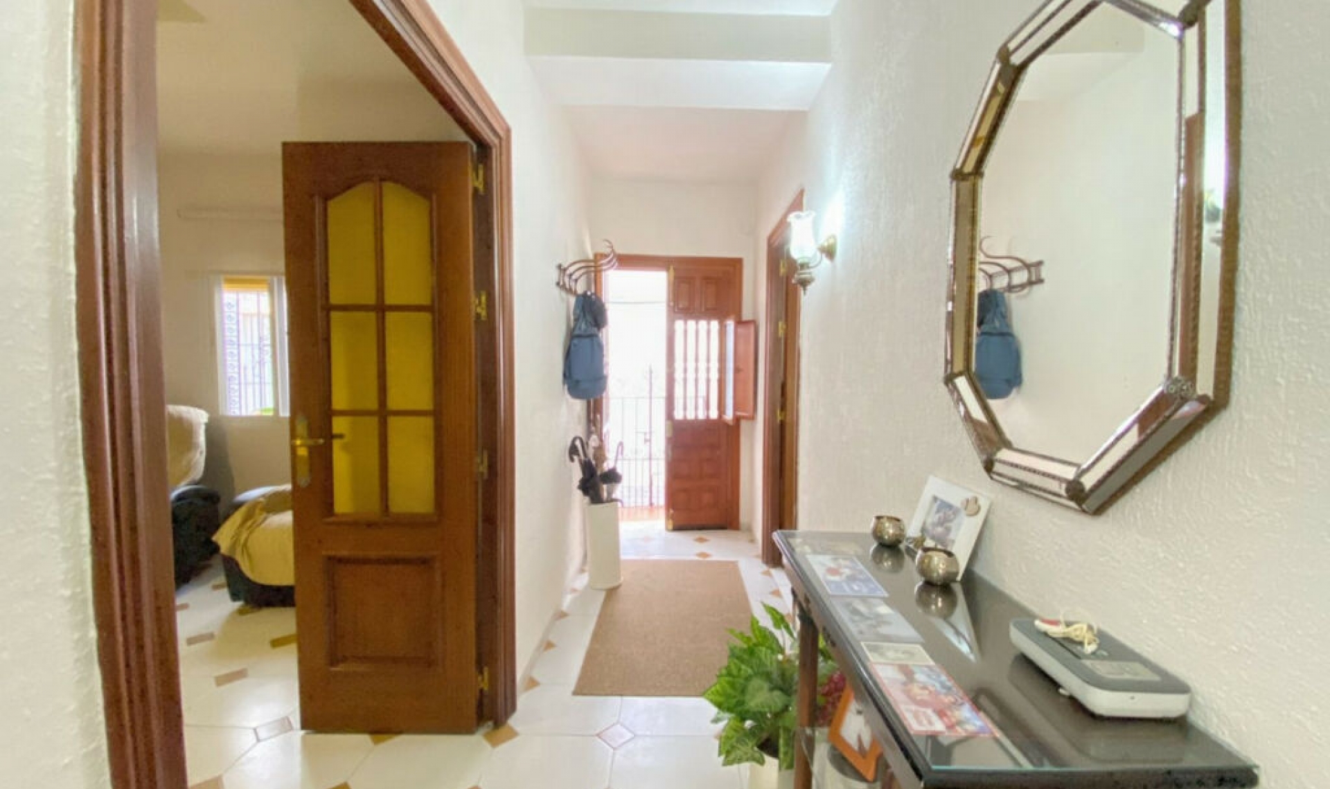 Resale - House -
Marbella