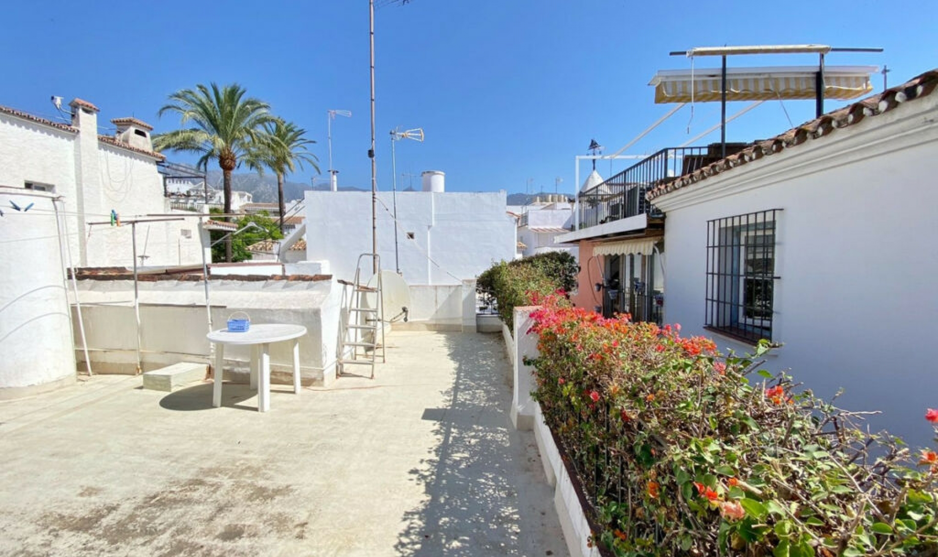 Resale - House -
Marbella