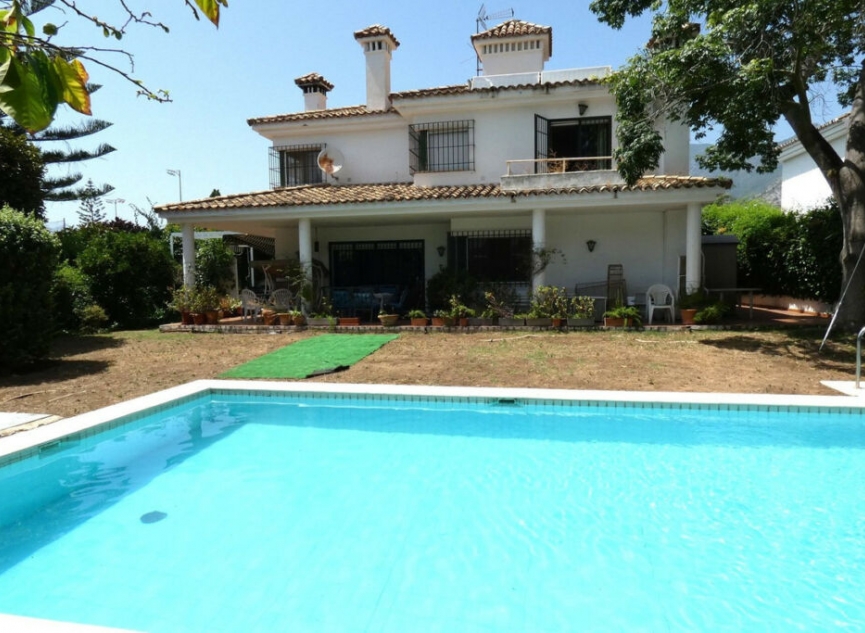 Resale - House -
Marbella