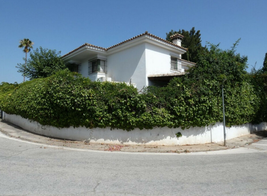 Resale - House -
Marbella