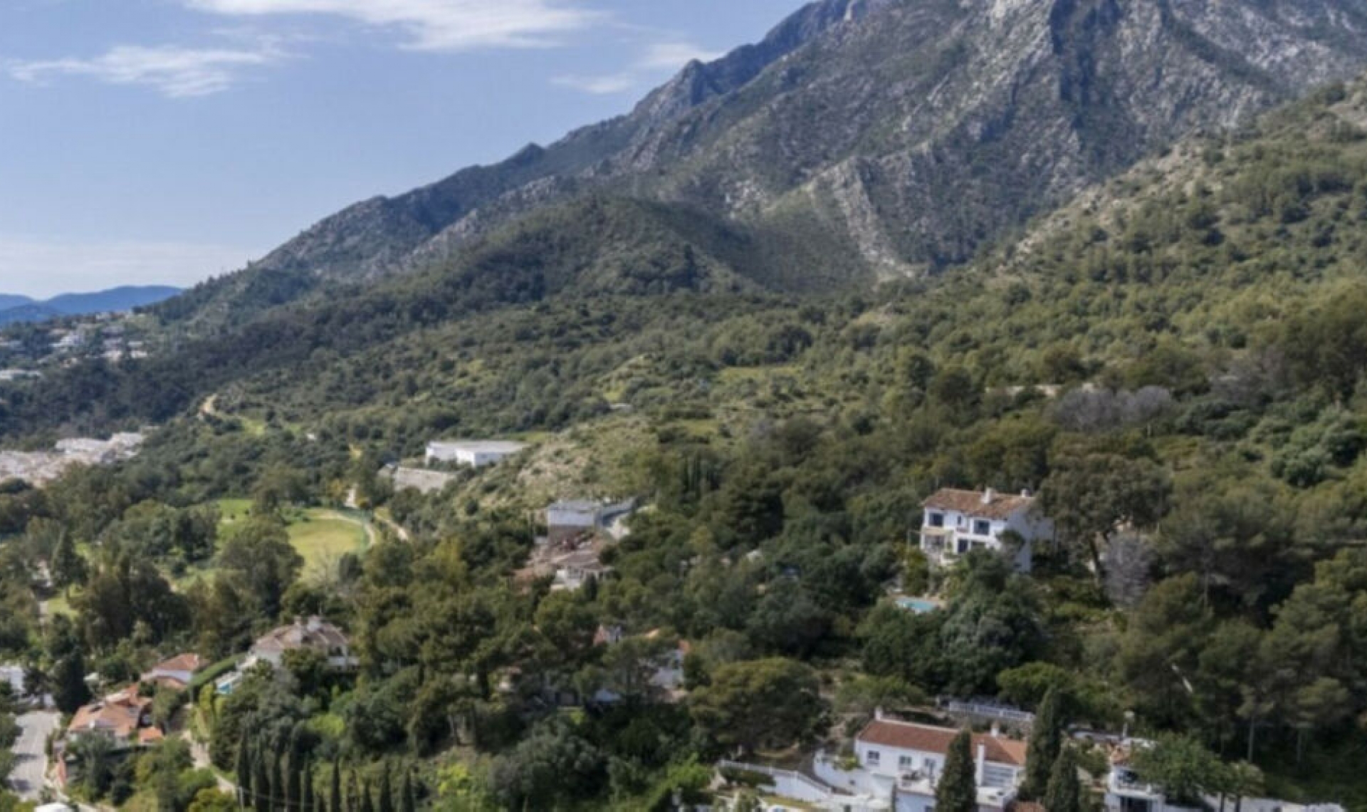 Resale - House -
Marbella