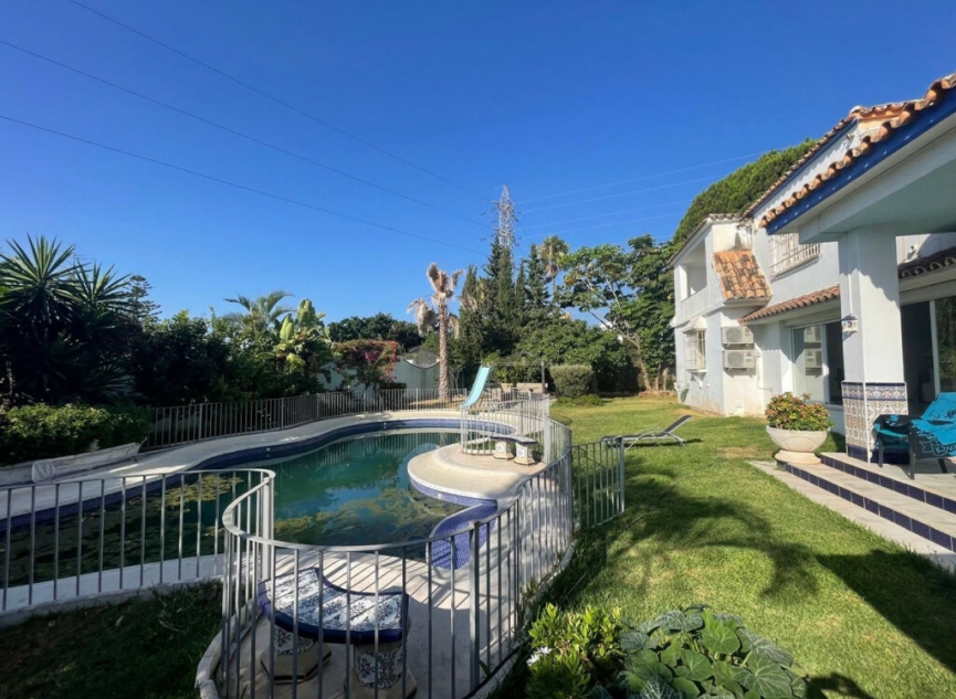 Resale - House -
Marbella