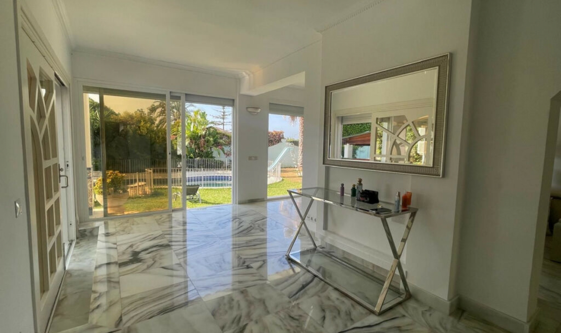Resale - House -
Marbella
