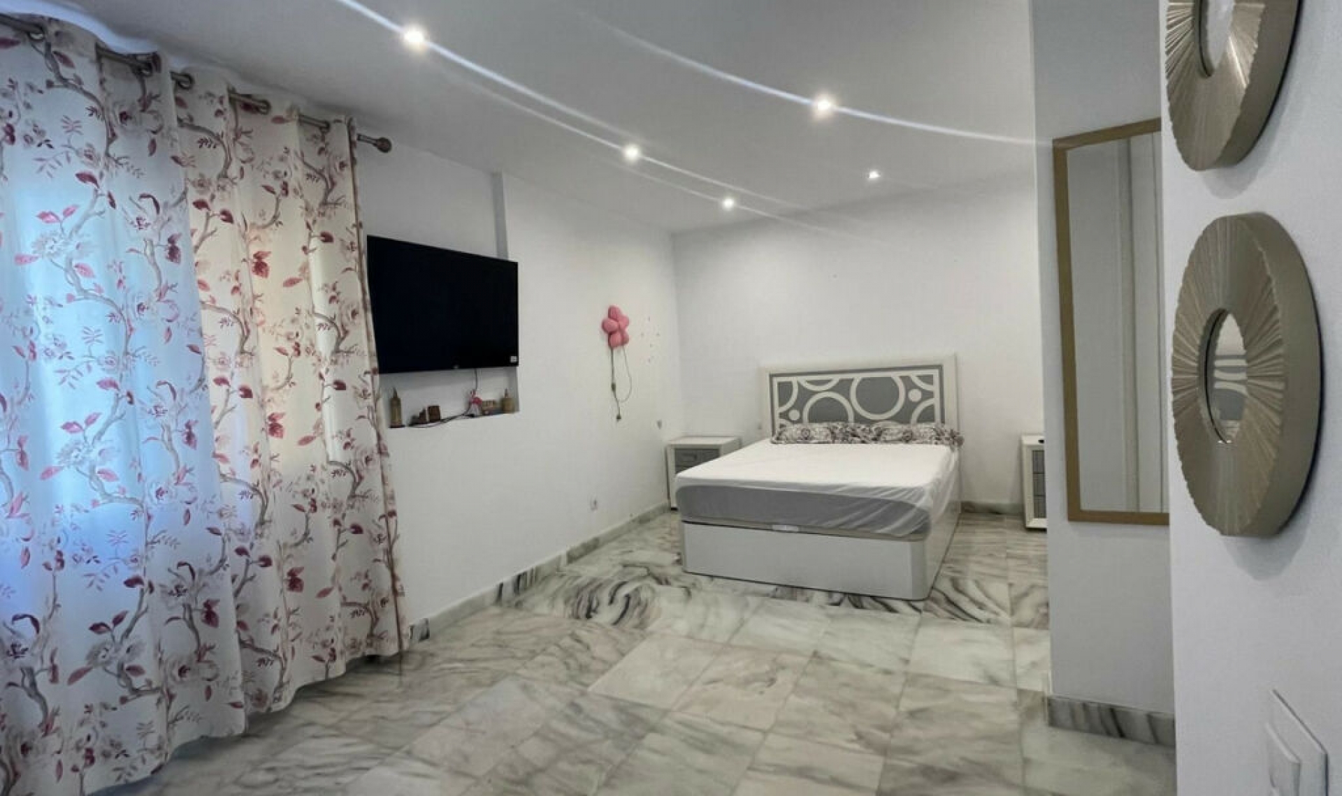 Resale - House -
Marbella