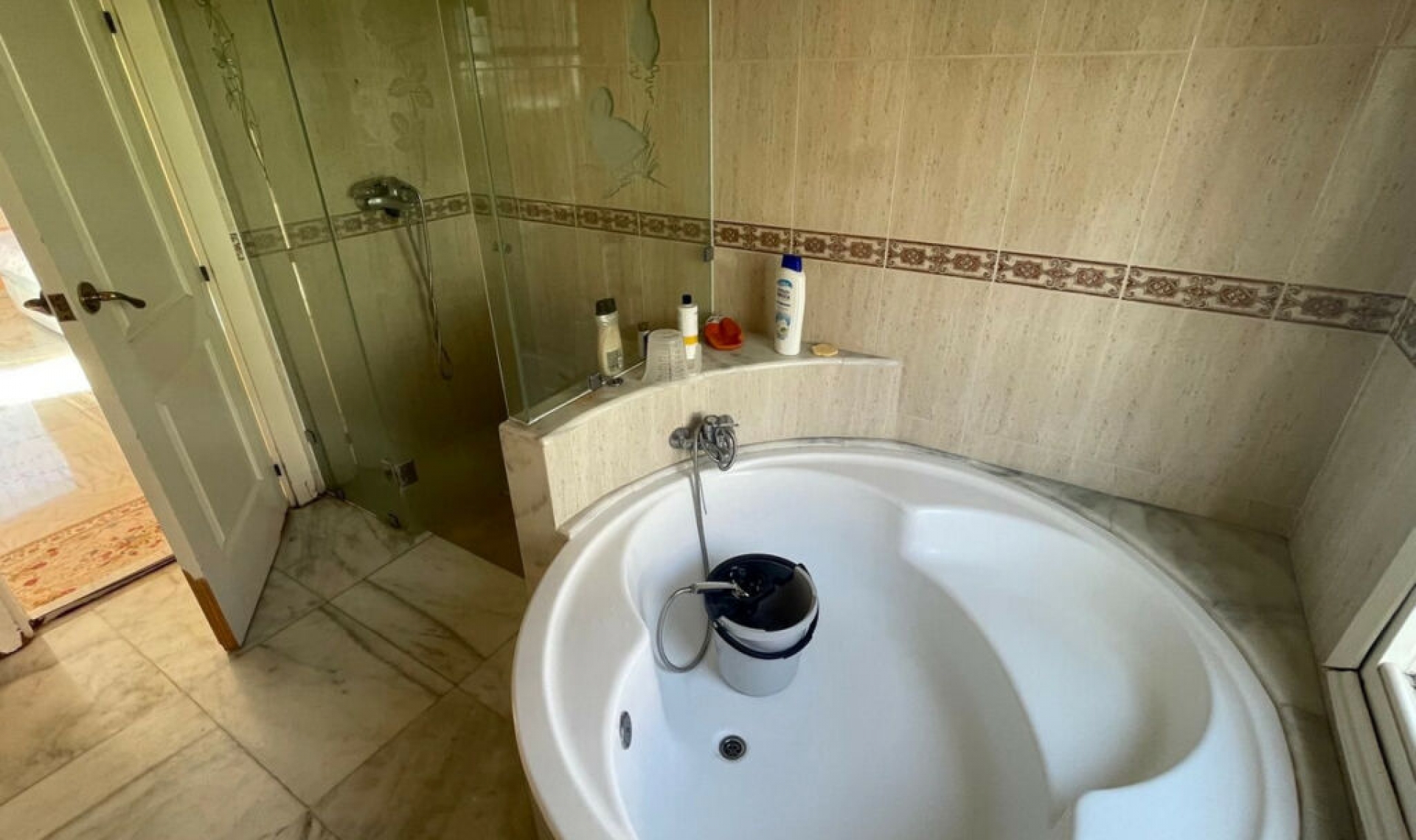 Resale - House -
Marbella