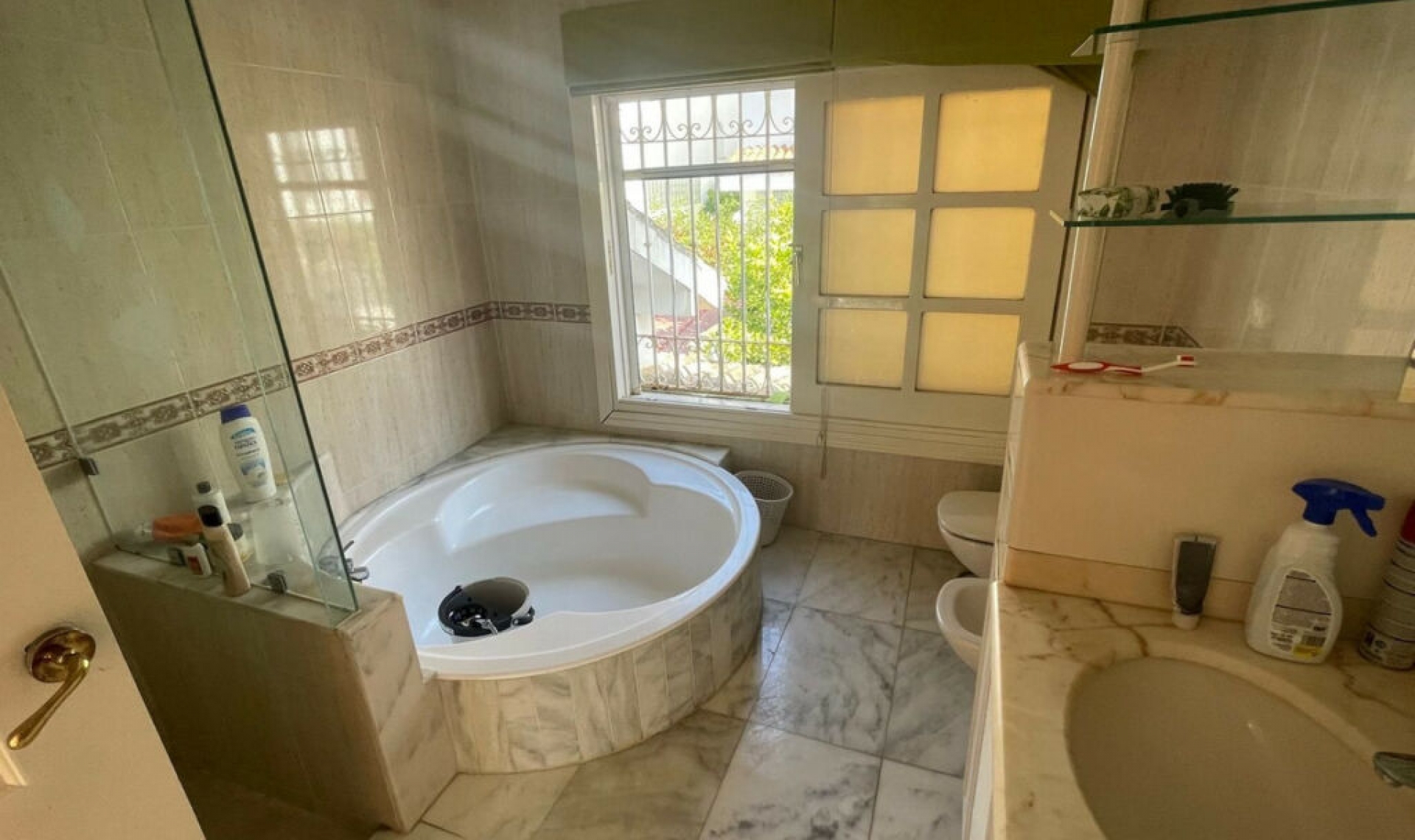 Resale - House -
Marbella