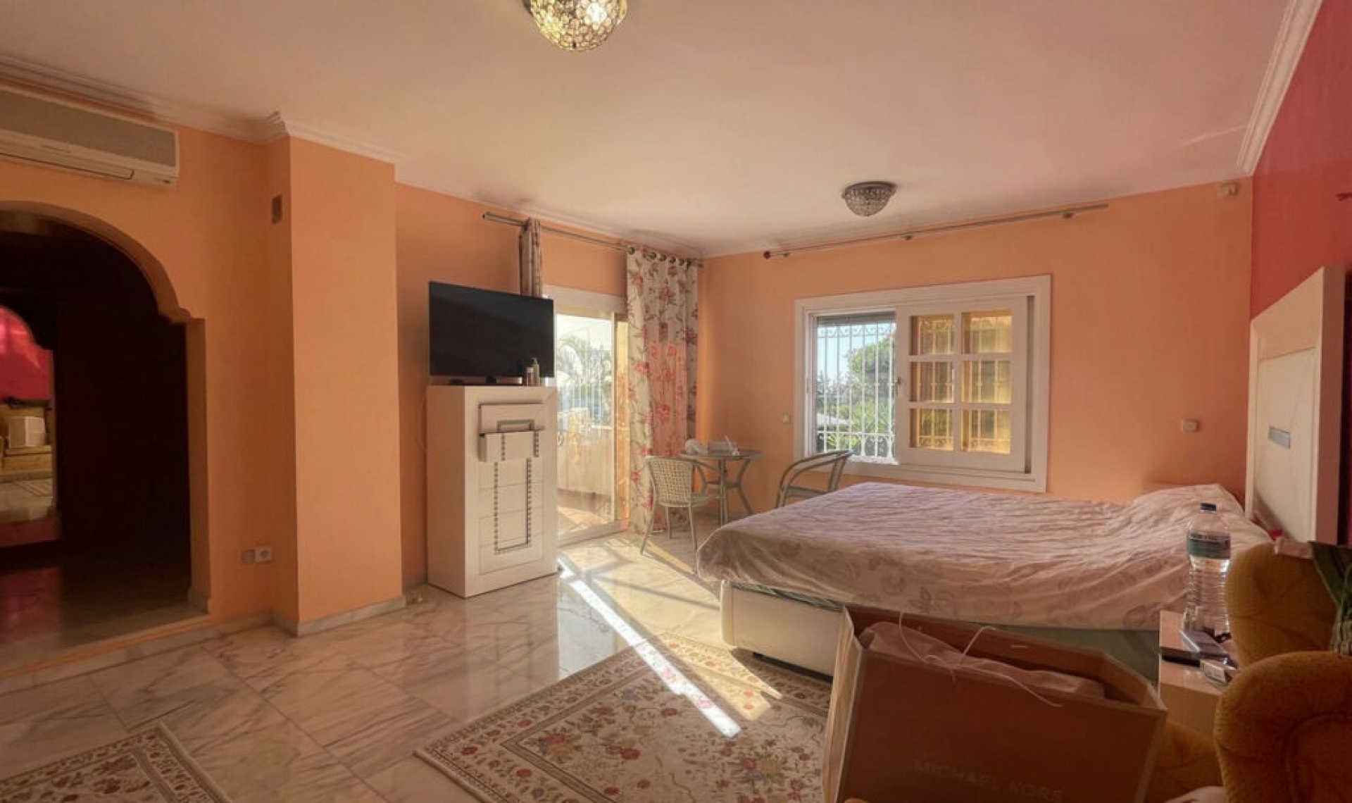 Resale - House -
Marbella