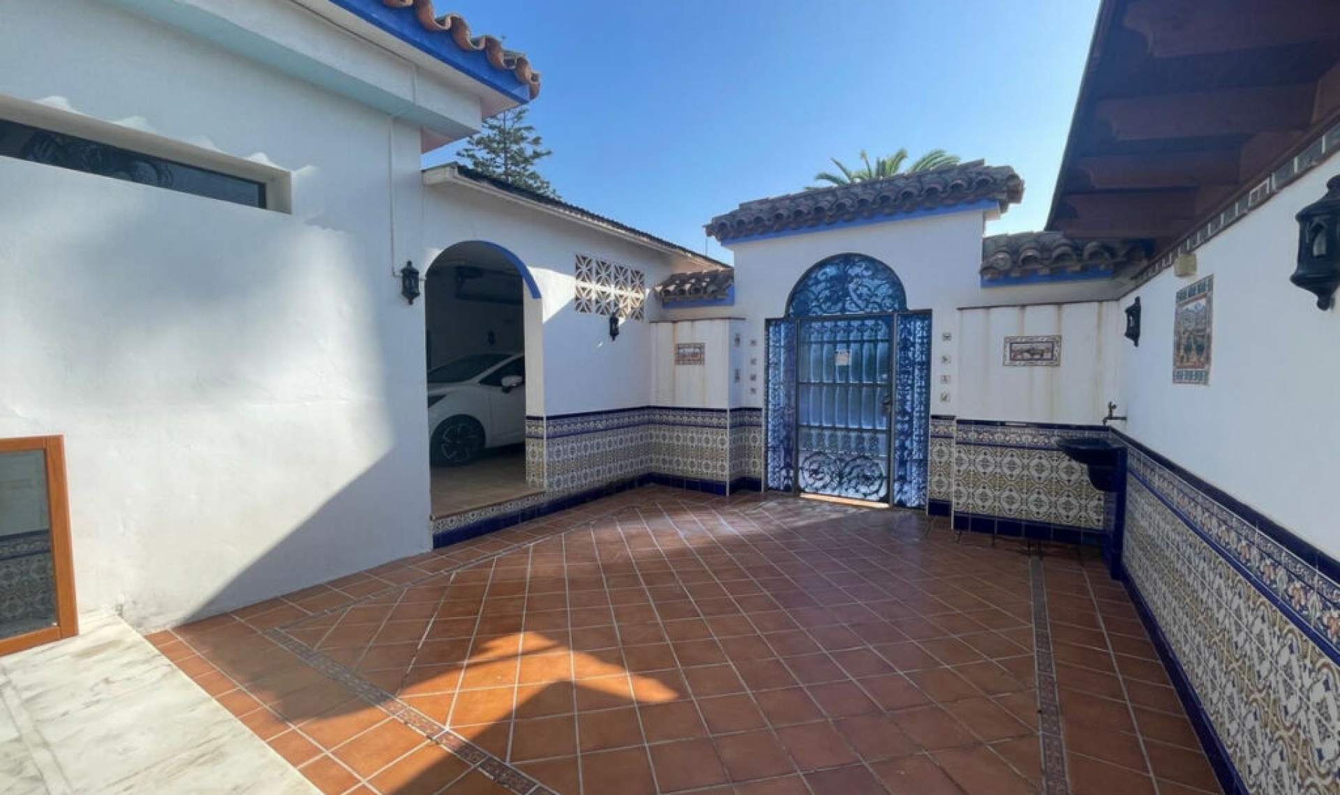 Resale - House -
Marbella