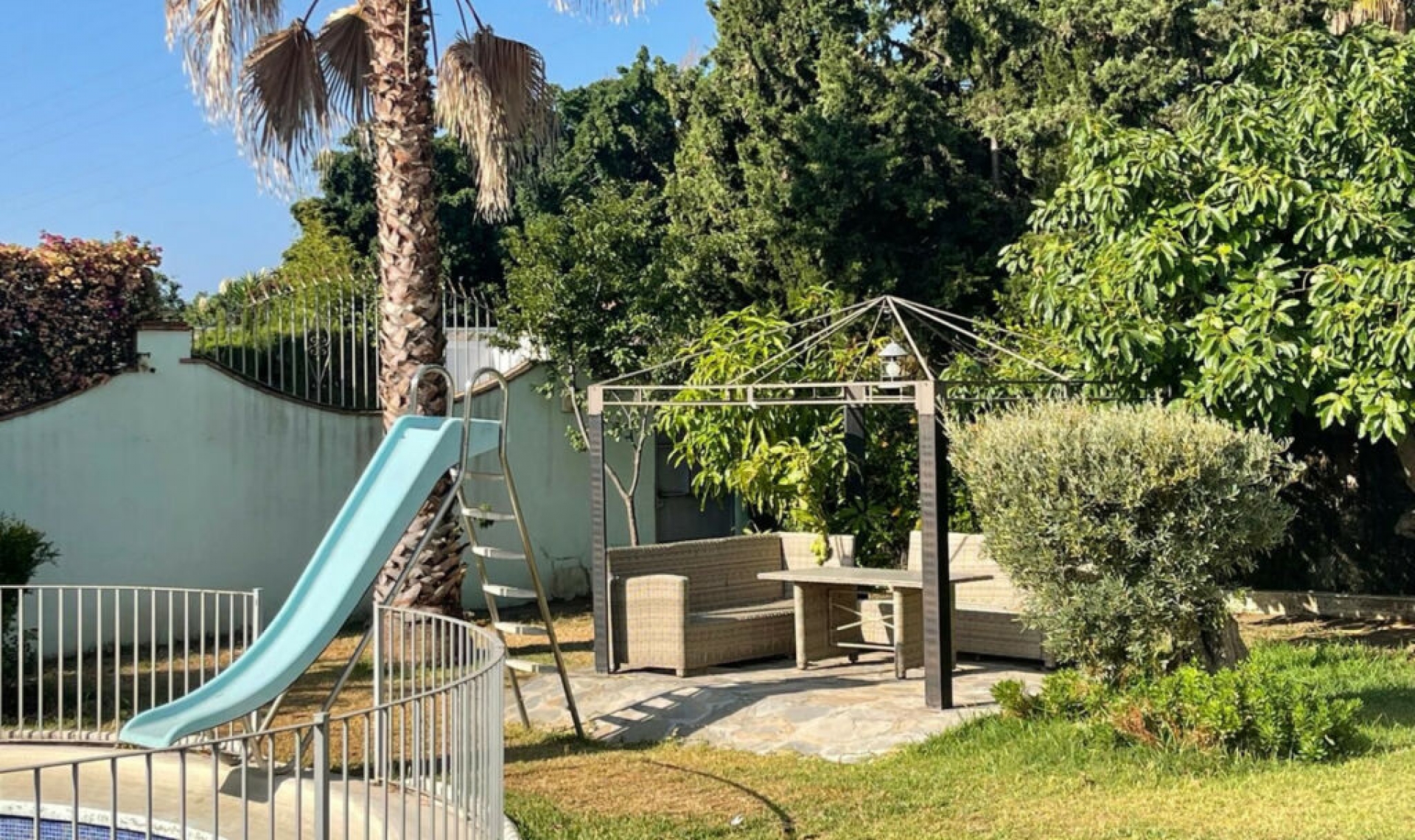Resale - House -
Marbella