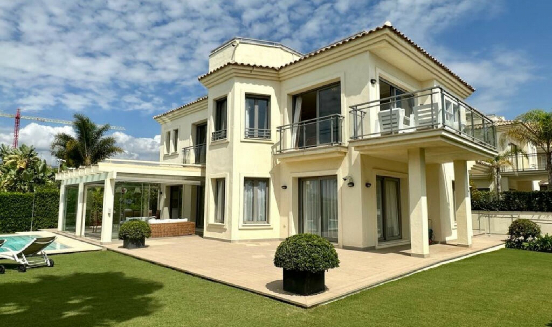 Resale - House -
Marbella