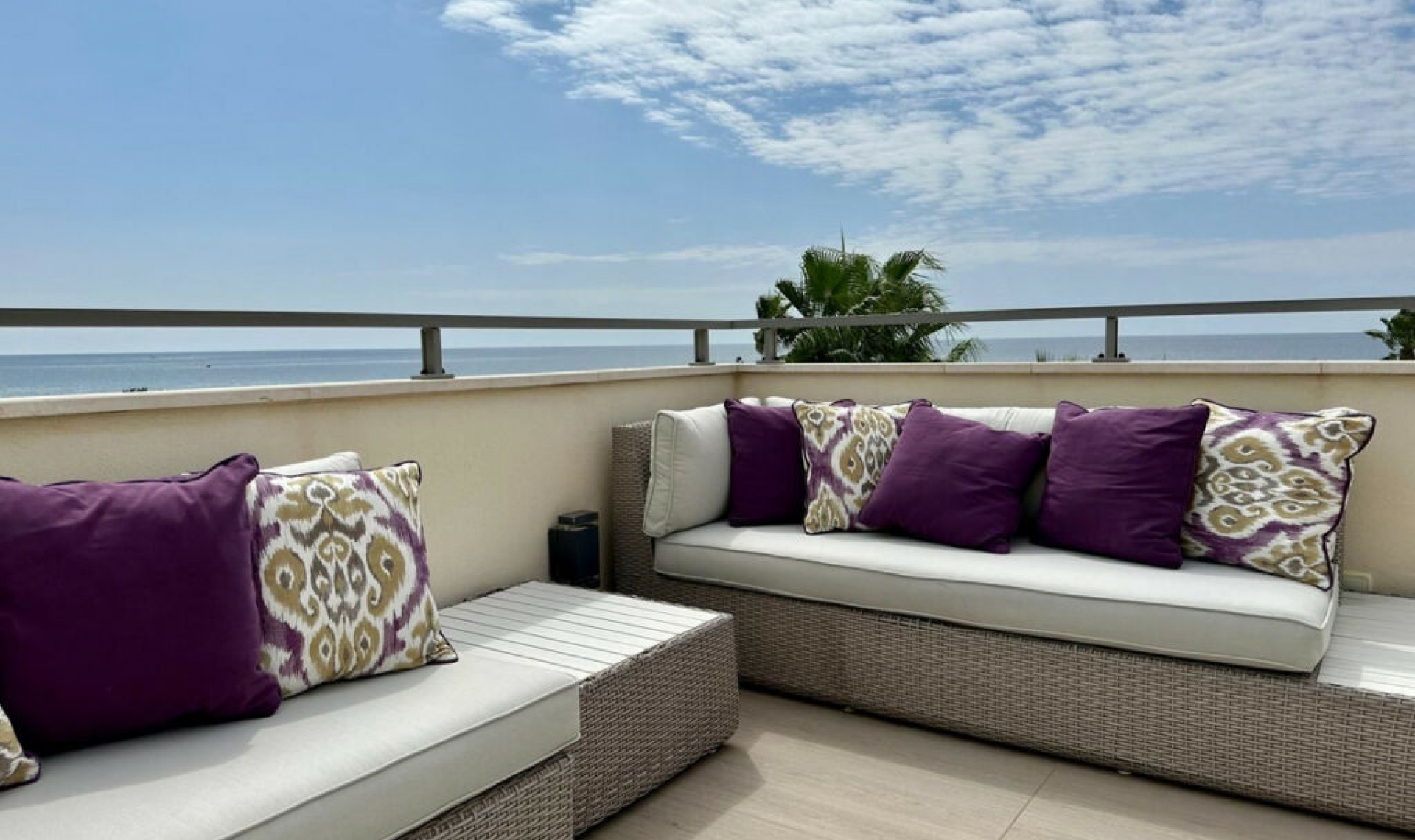 Resale - House -
Marbella