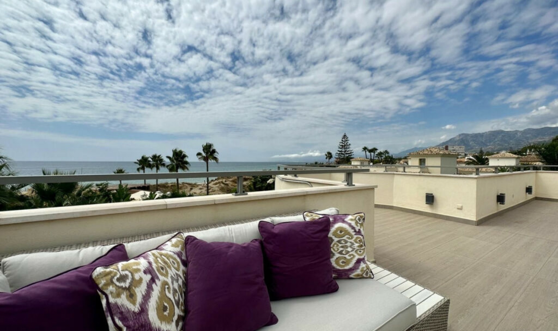 Resale - House -
Marbella