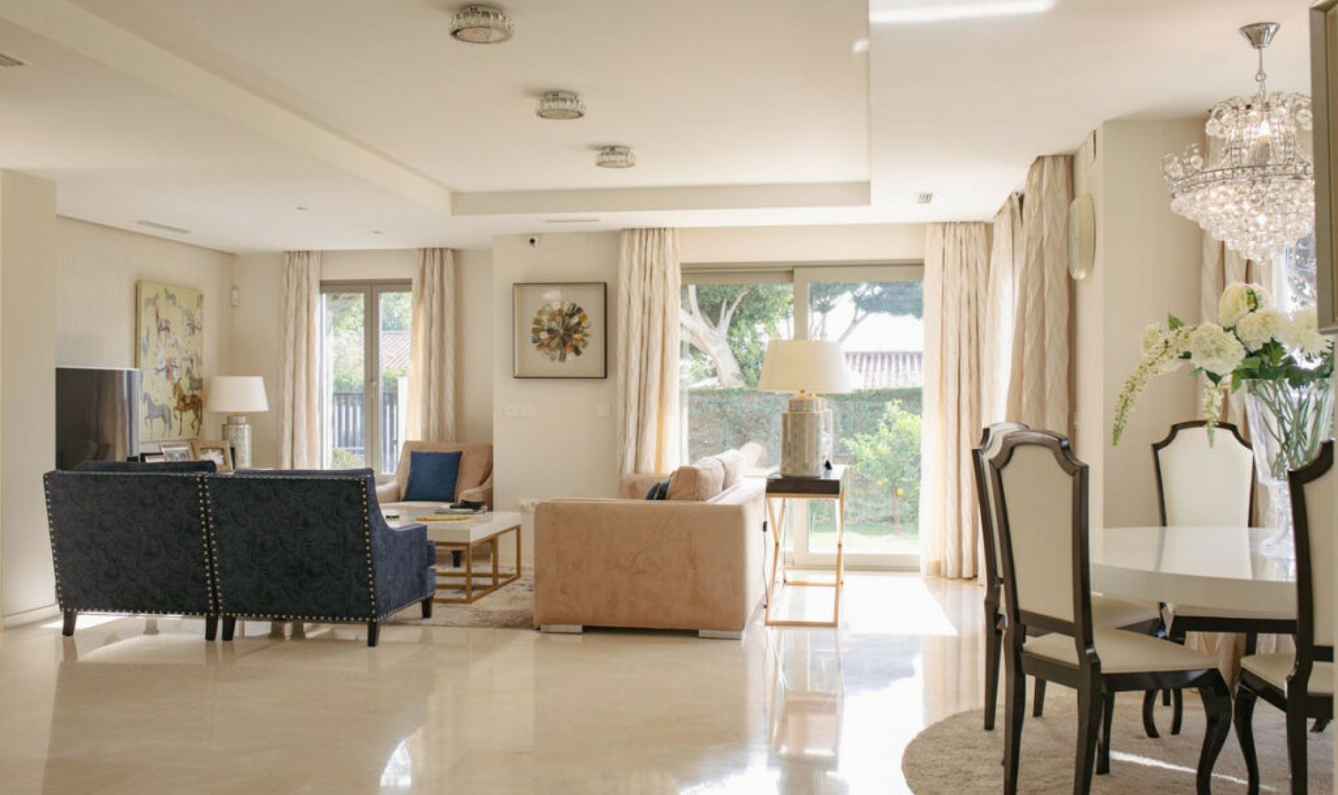 Resale - House -
Marbella