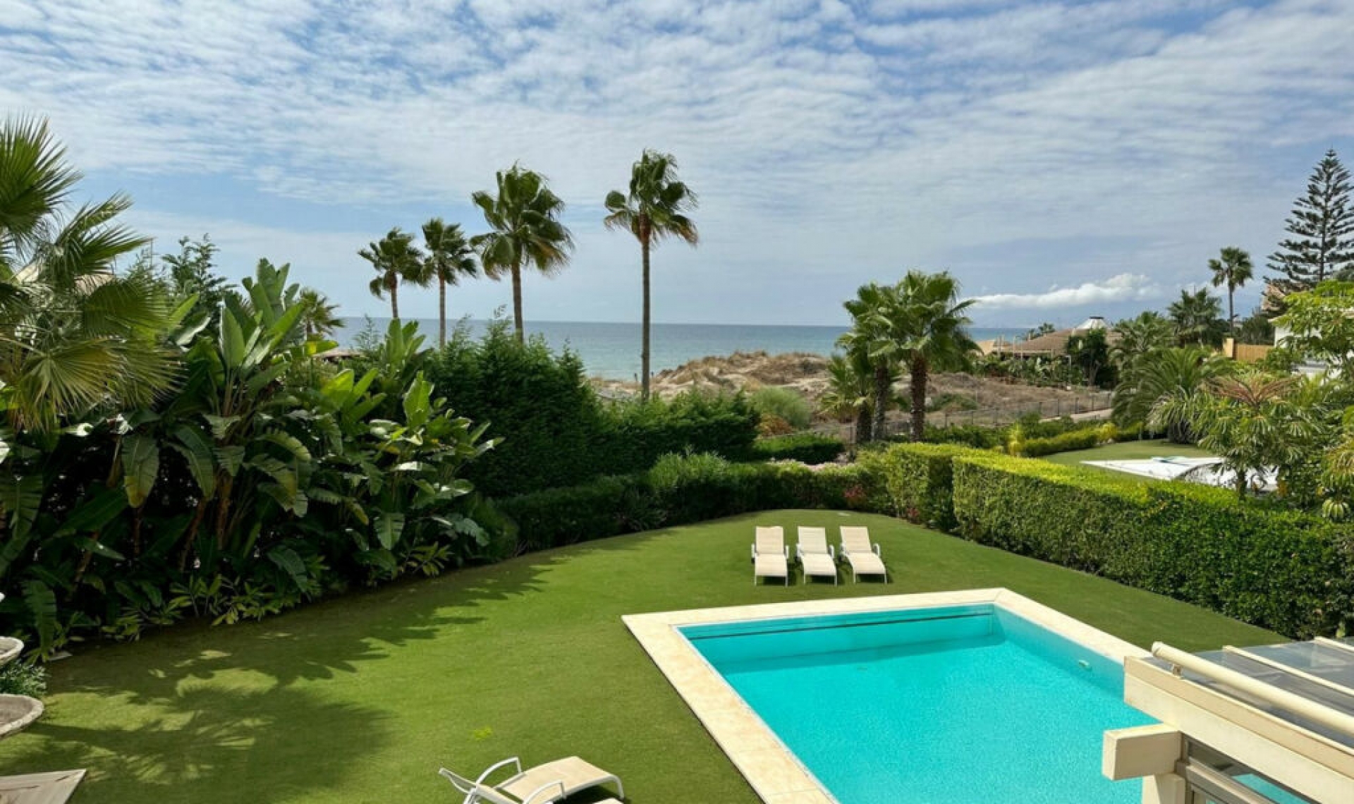 Resale - House -
Marbella