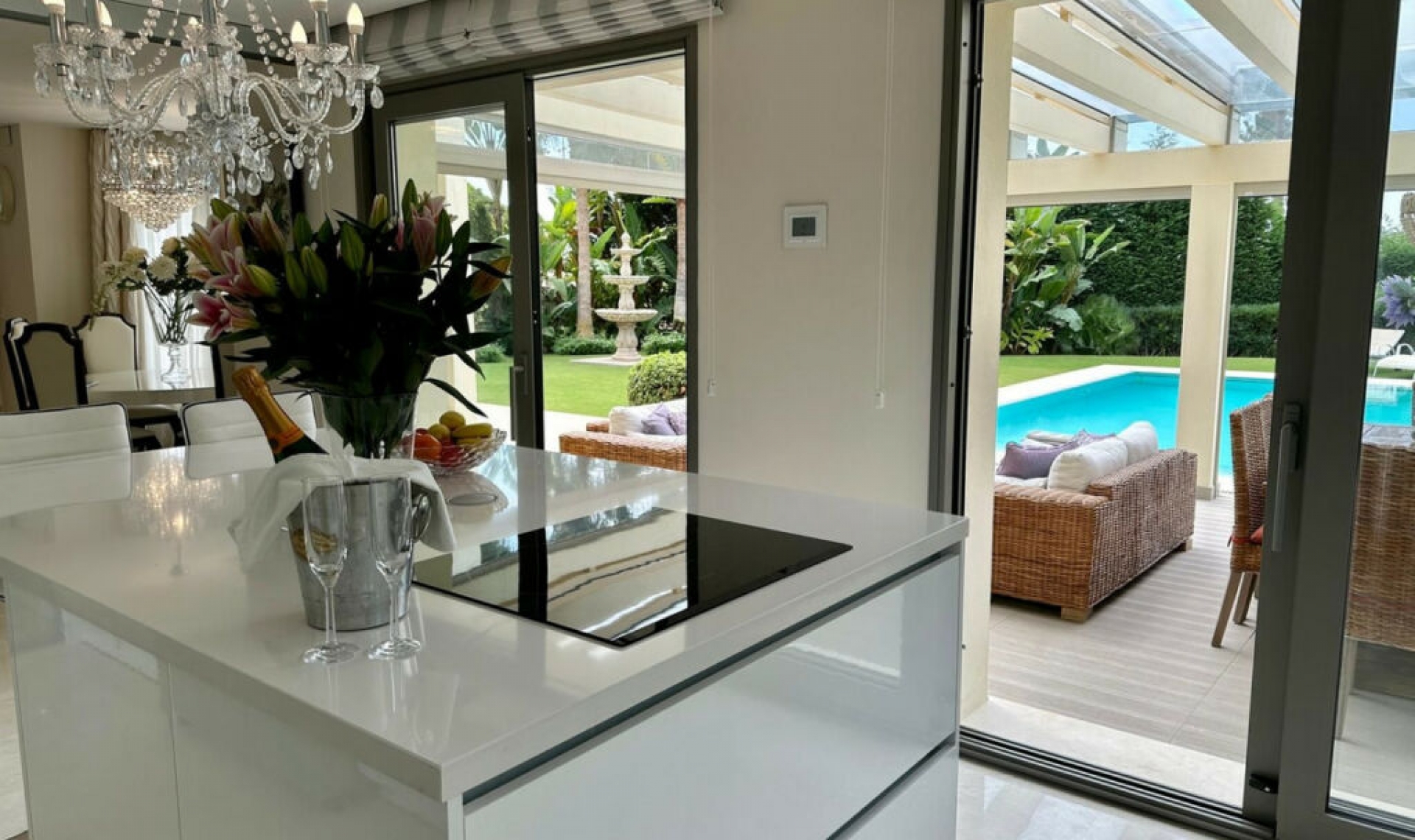 Resale - House -
Marbella