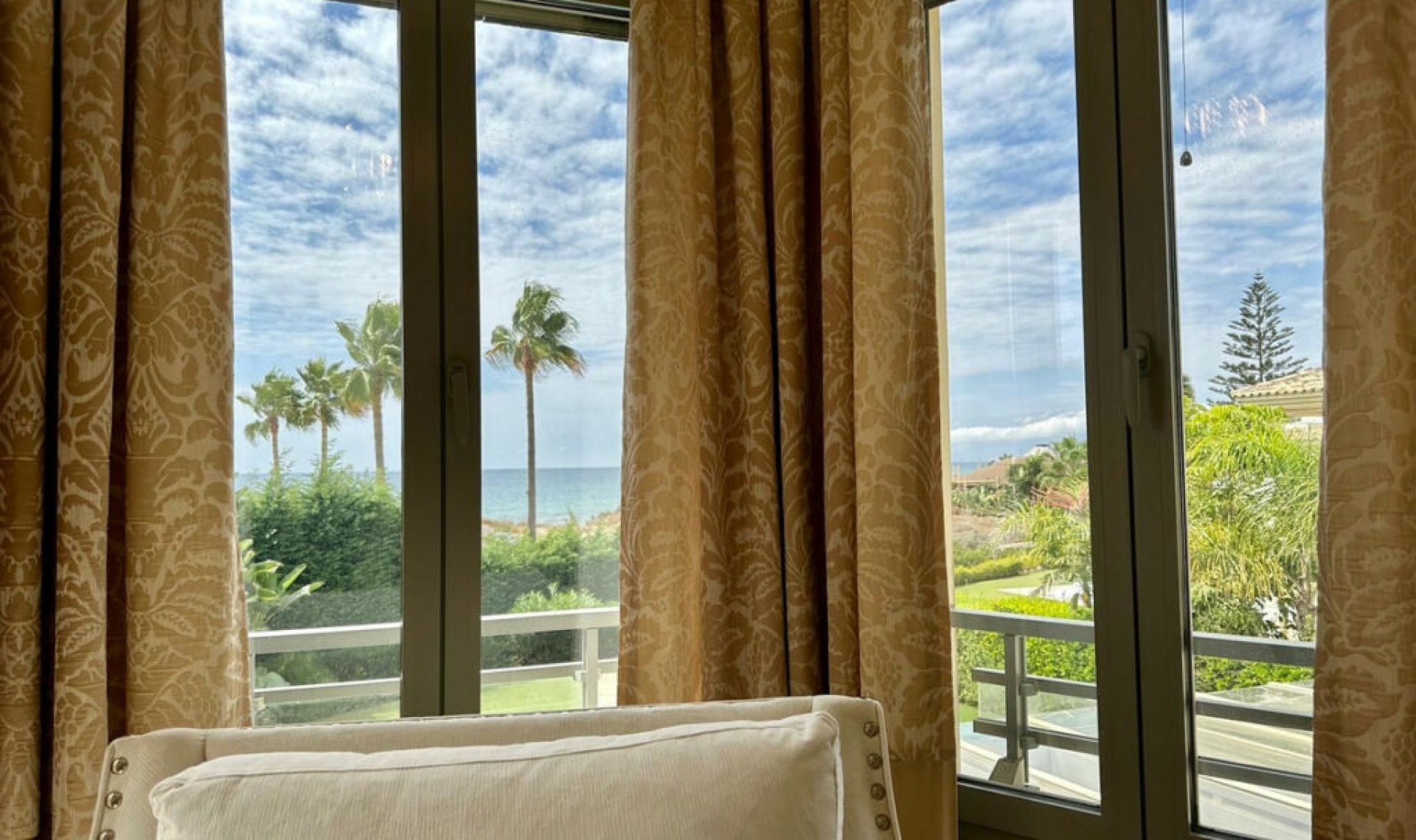 Resale - House -
Marbella