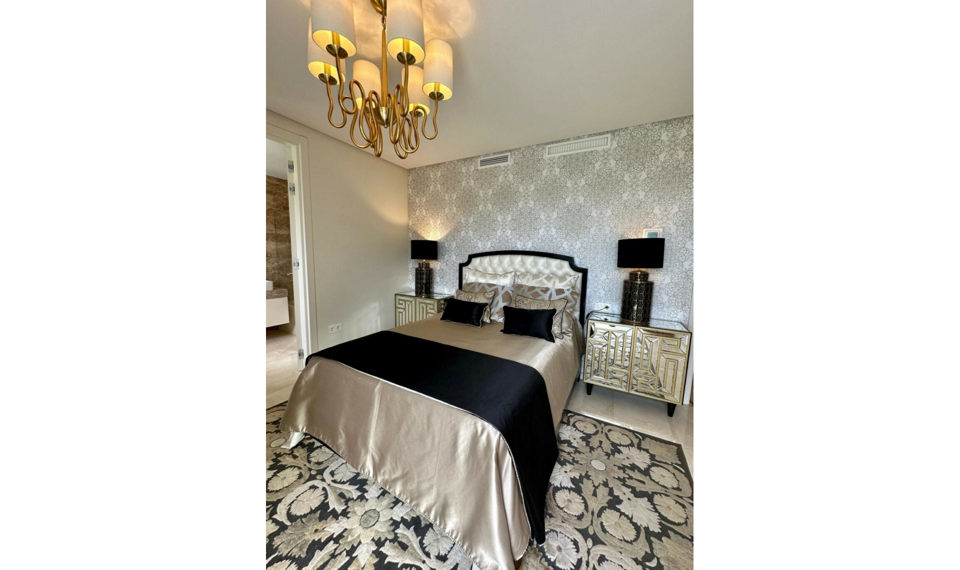 Resale - House -
Marbella