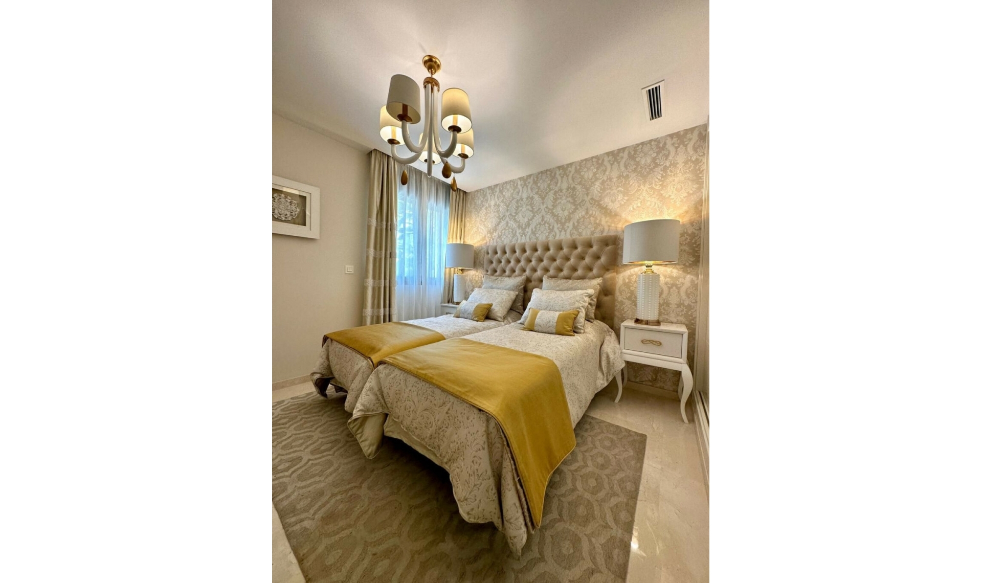 Resale - House -
Marbella