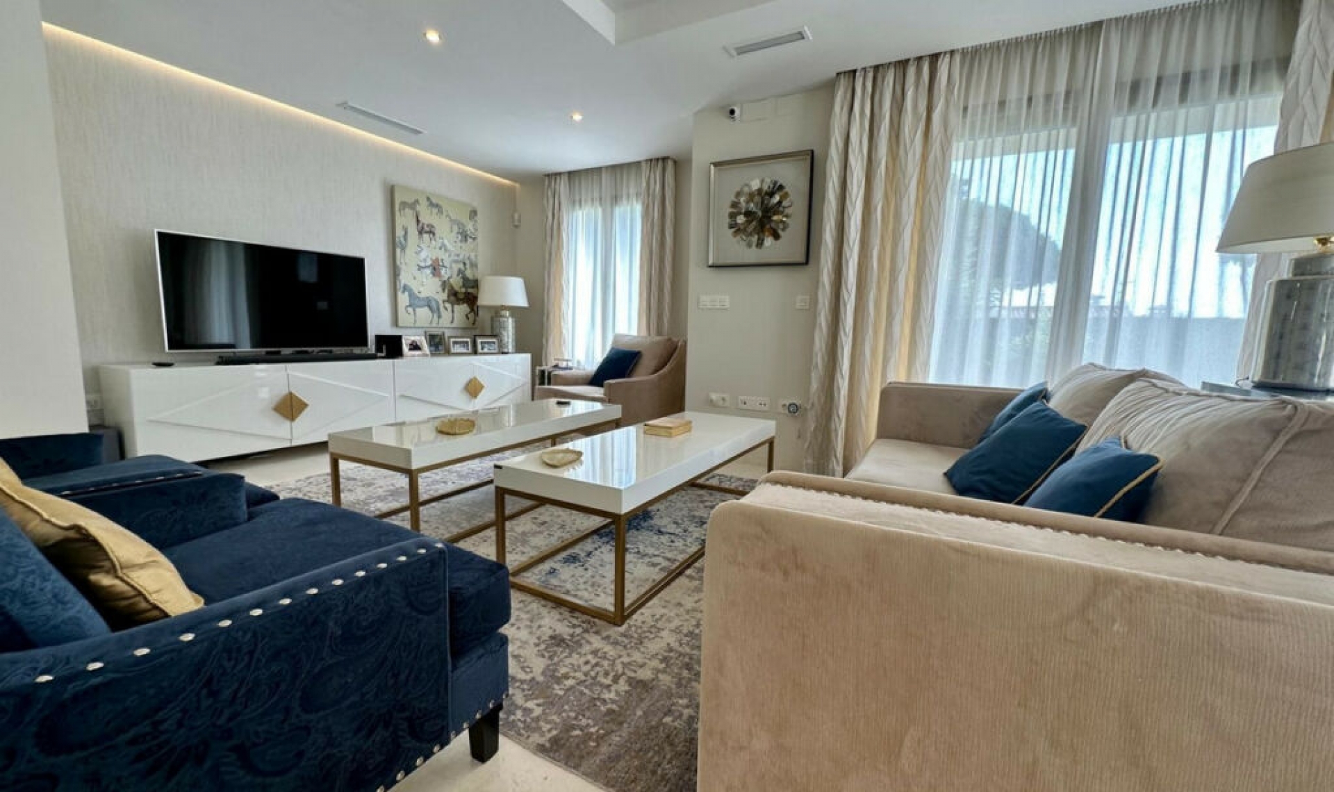 Resale - House -
Marbella