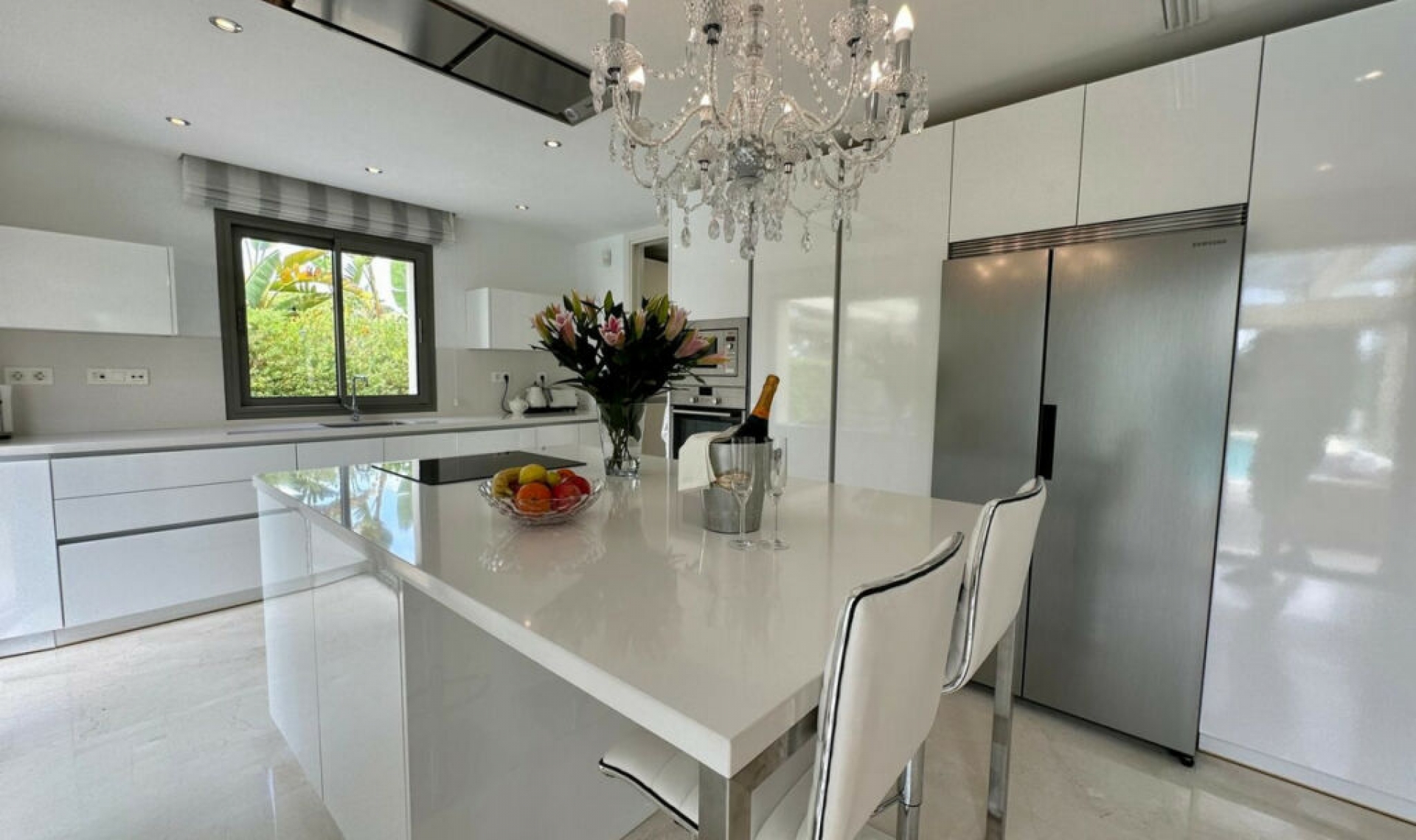 Resale - House -
Marbella