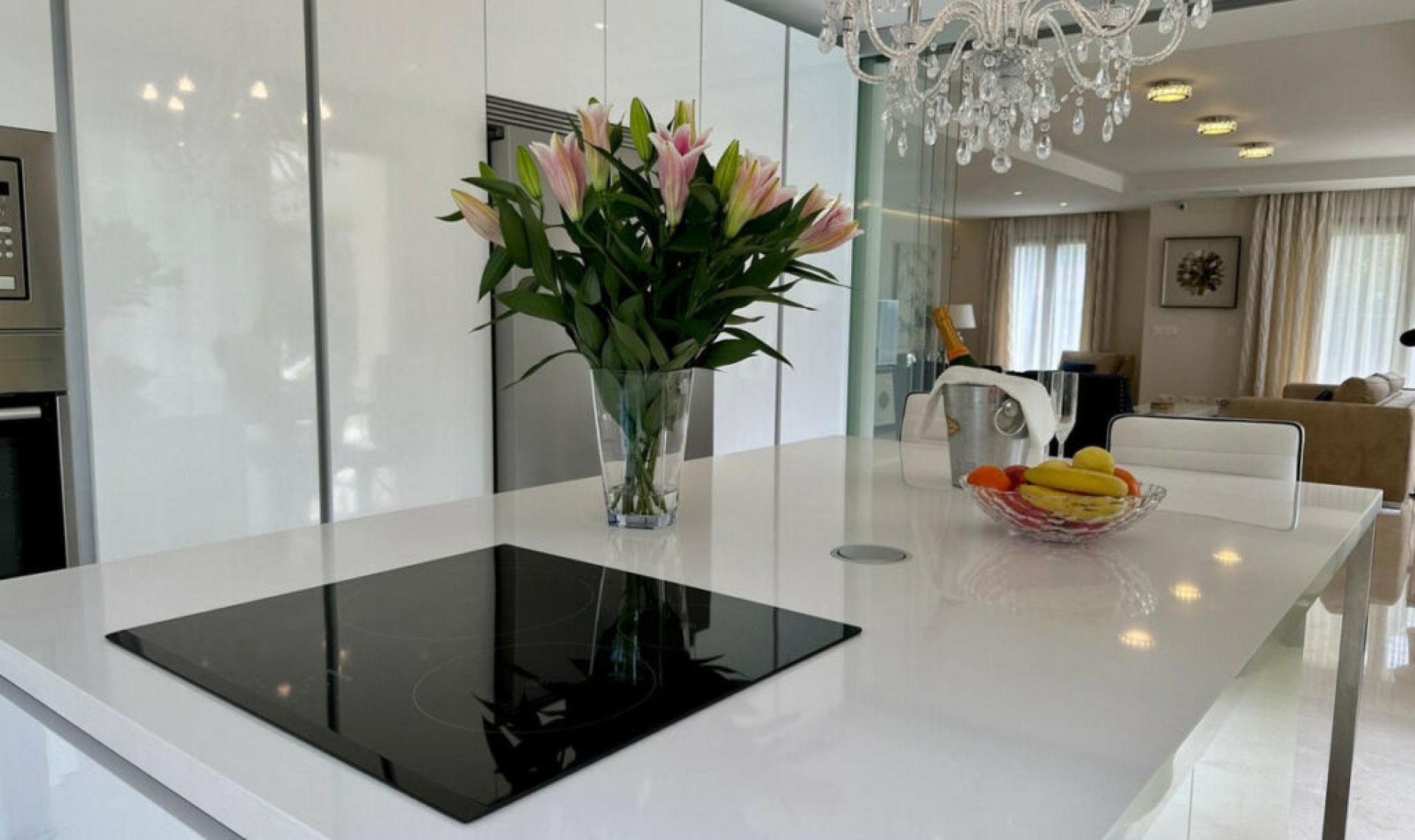 Resale - House -
Marbella