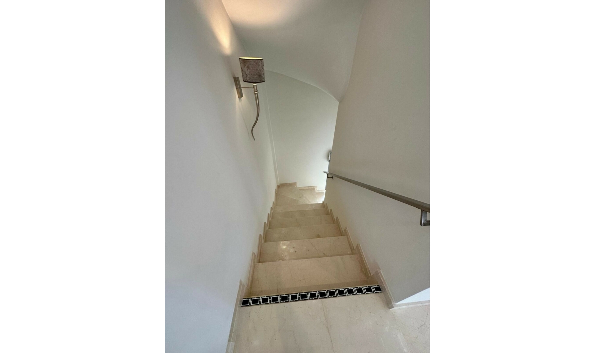 Resale - House -
Marbella