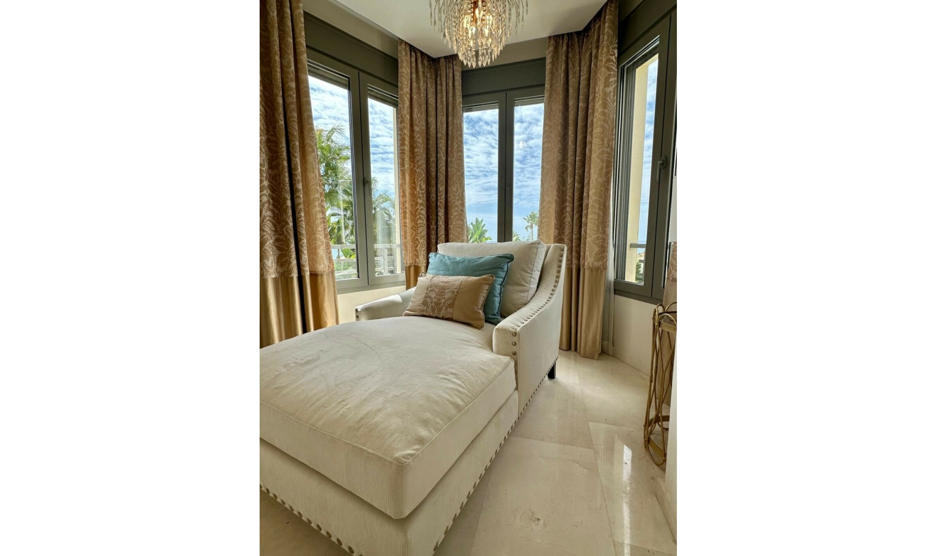 Resale - House -
Marbella