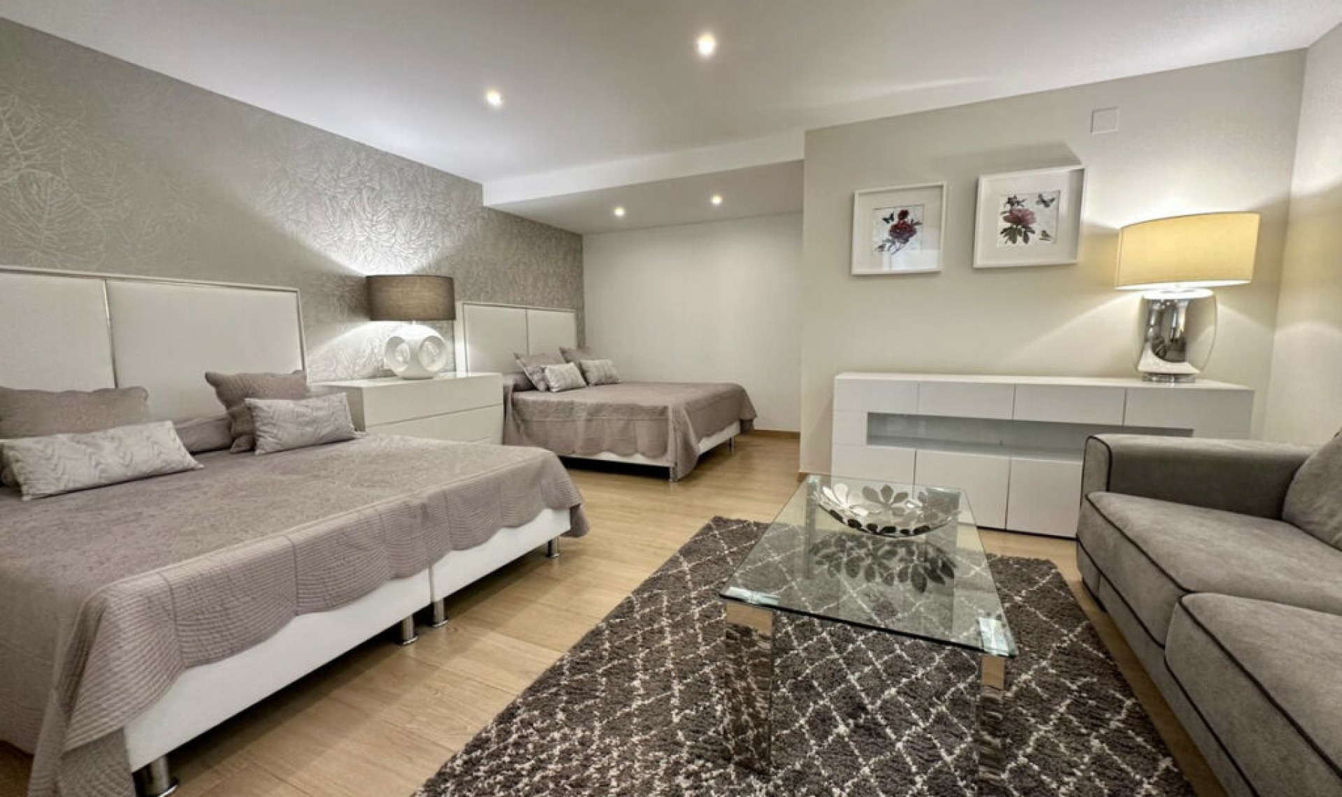 Resale - House -
Marbella