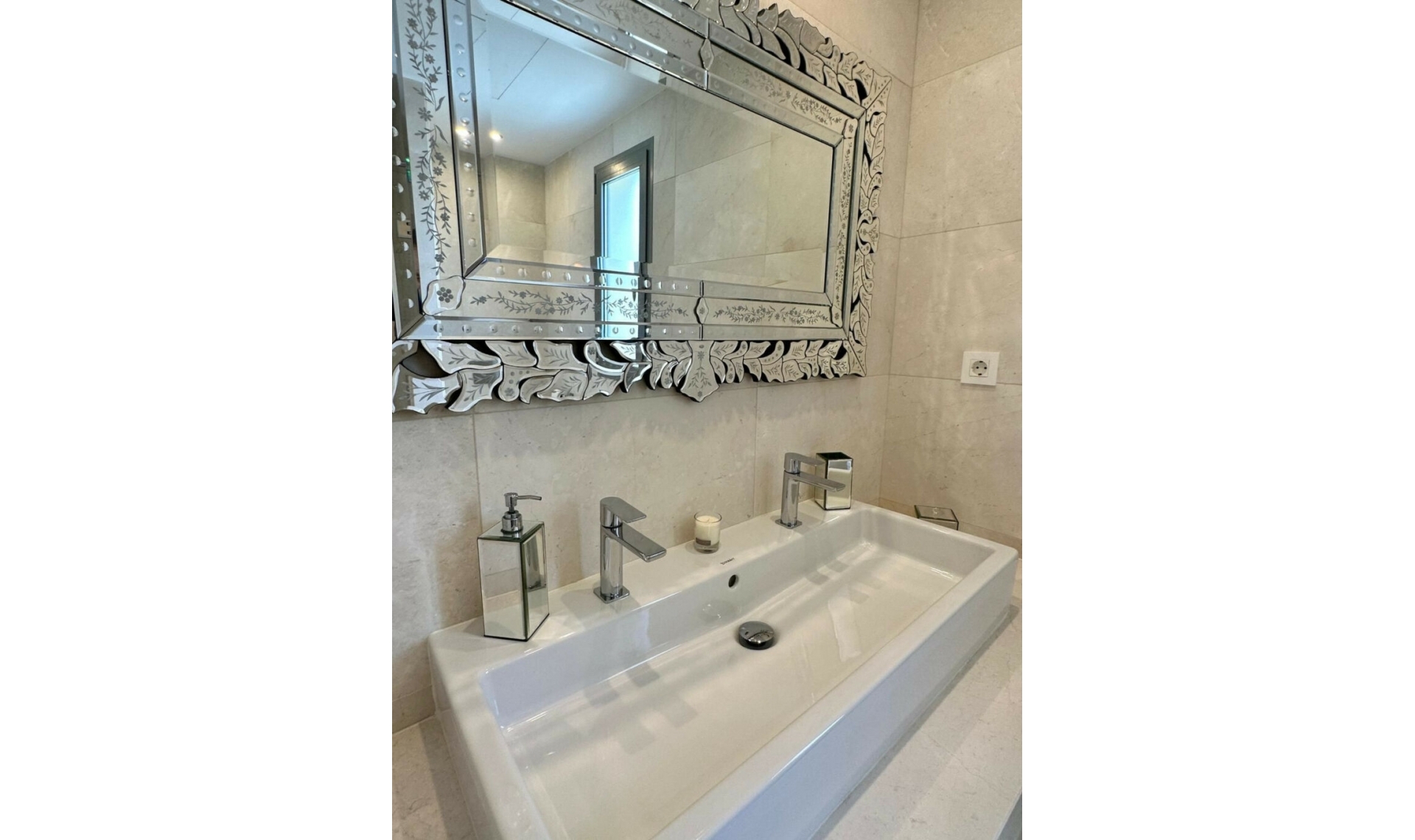 Resale - House -
Marbella