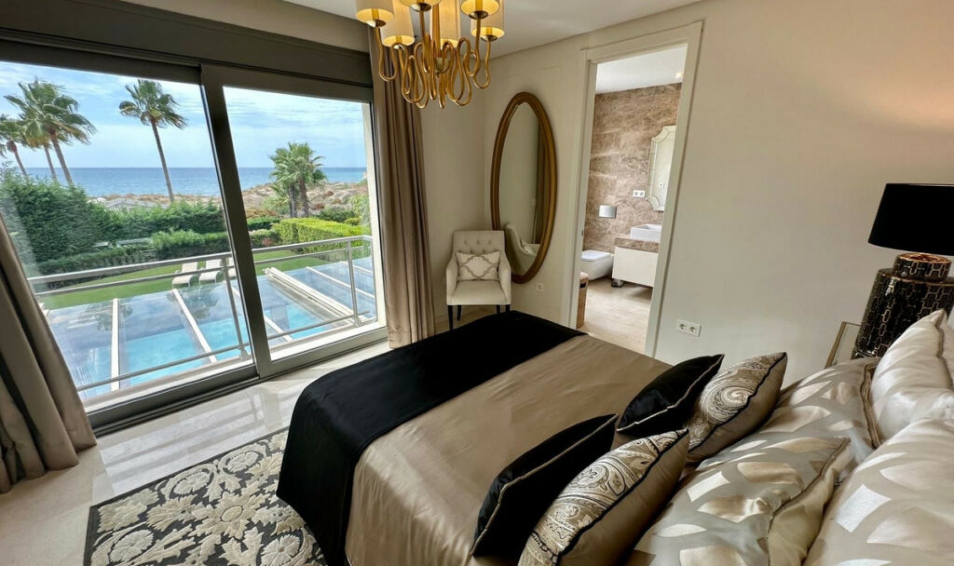 Resale - House -
Marbella