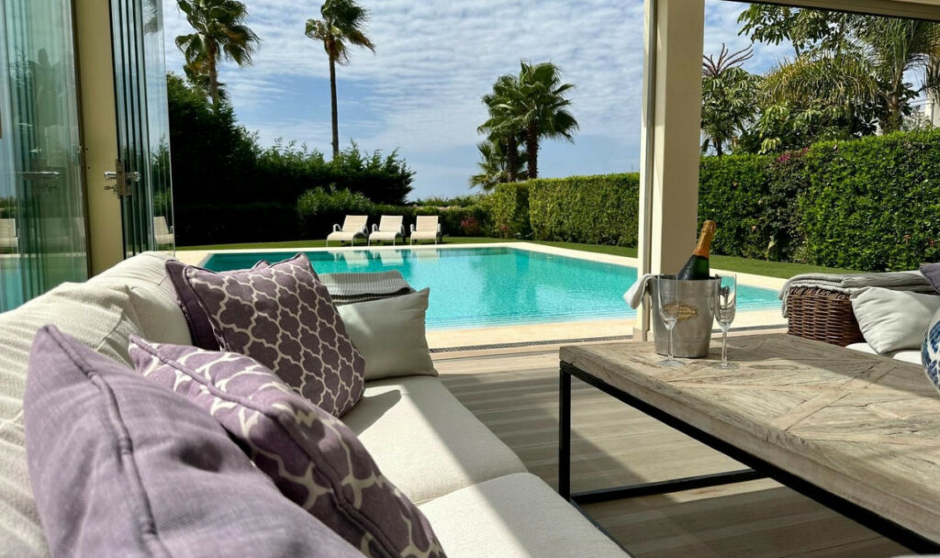 Resale - House -
Marbella