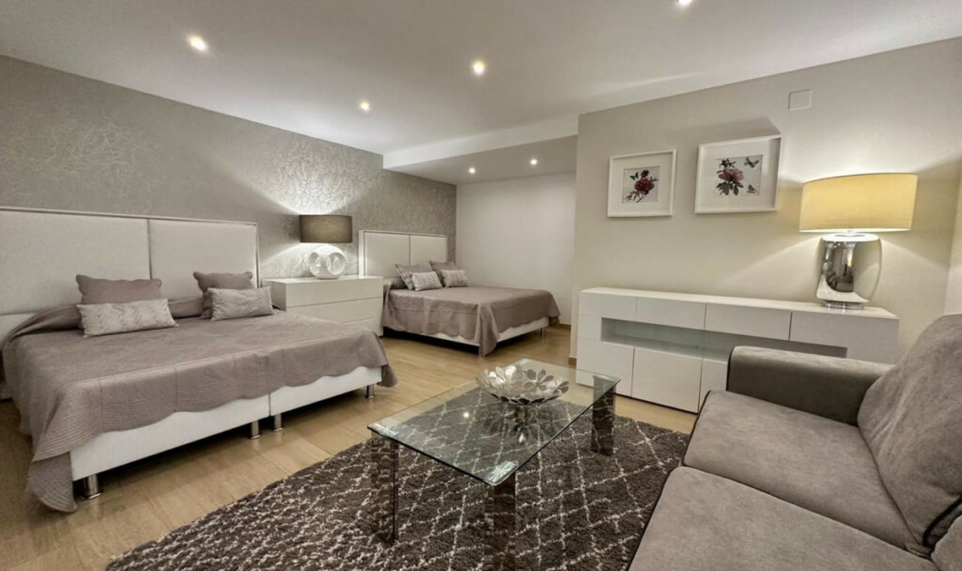 Resale - House -
Marbella