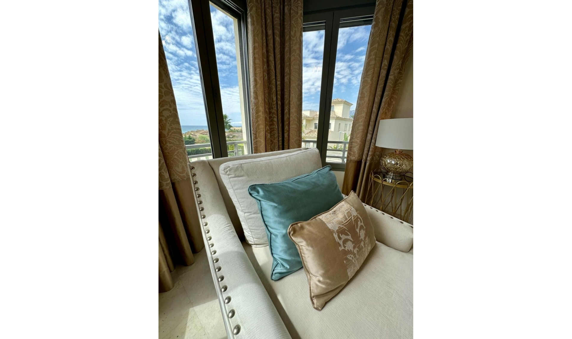 Resale - House -
Marbella