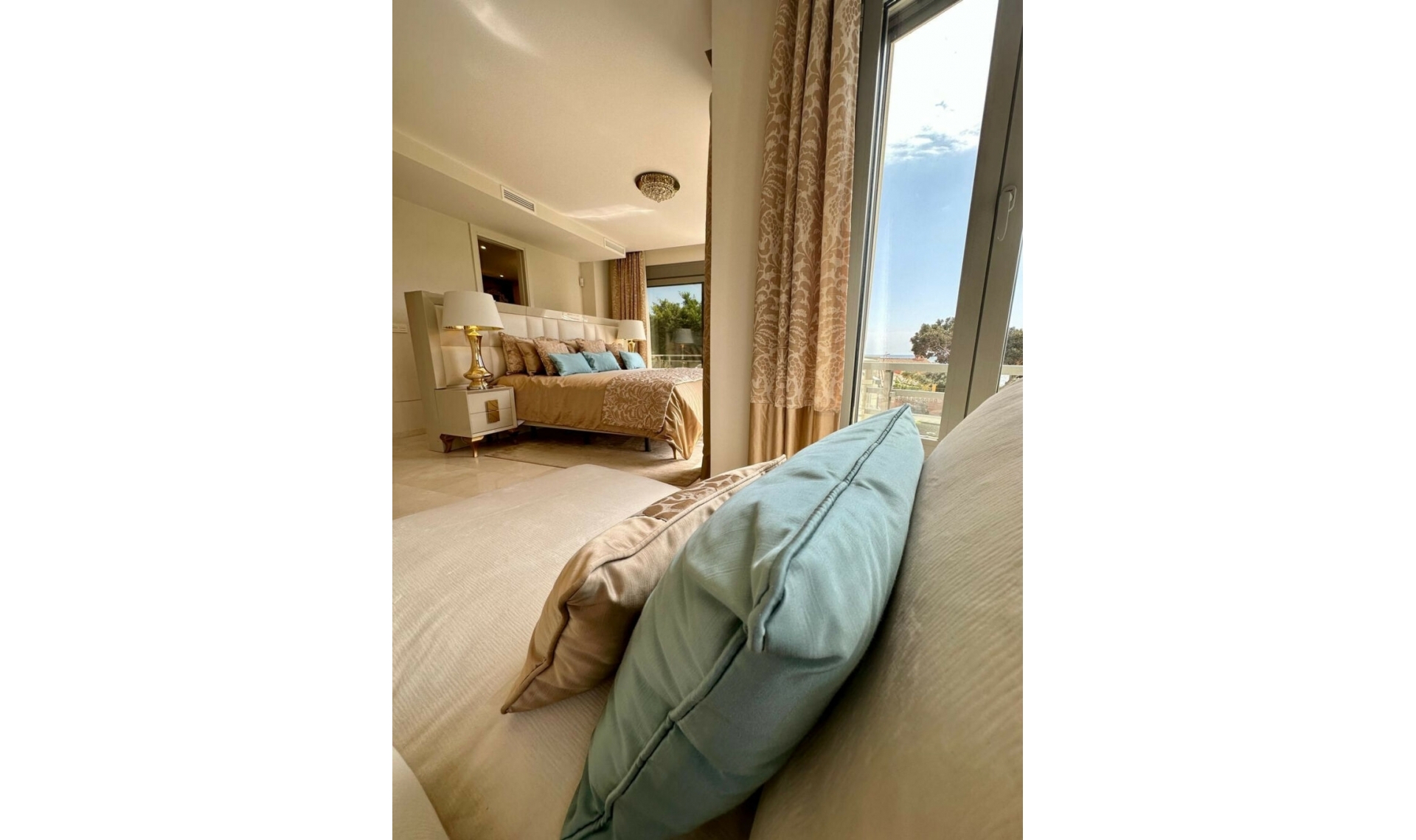 Resale - House -
Marbella