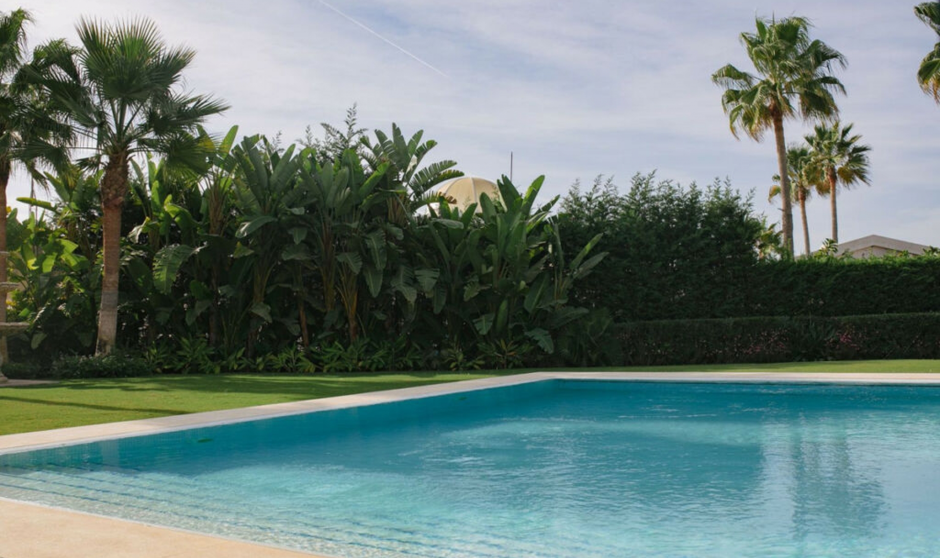 Resale - House -
Marbella