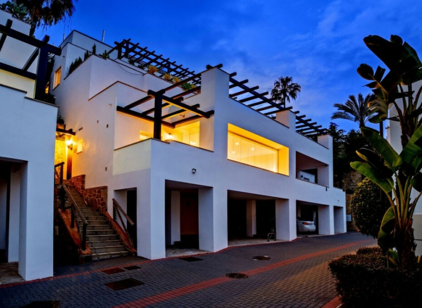 Resale - House -
Marbella