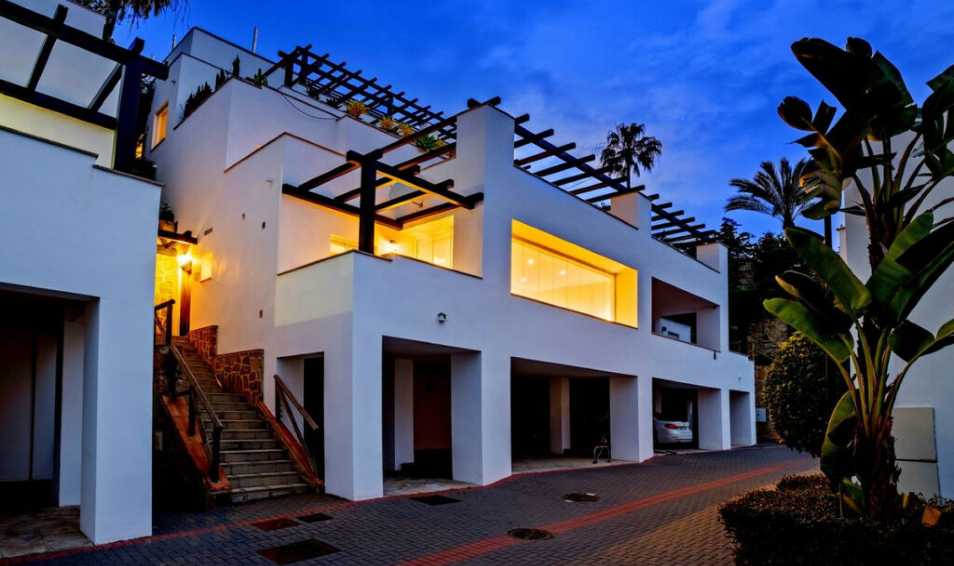 Resale - House -
Marbella